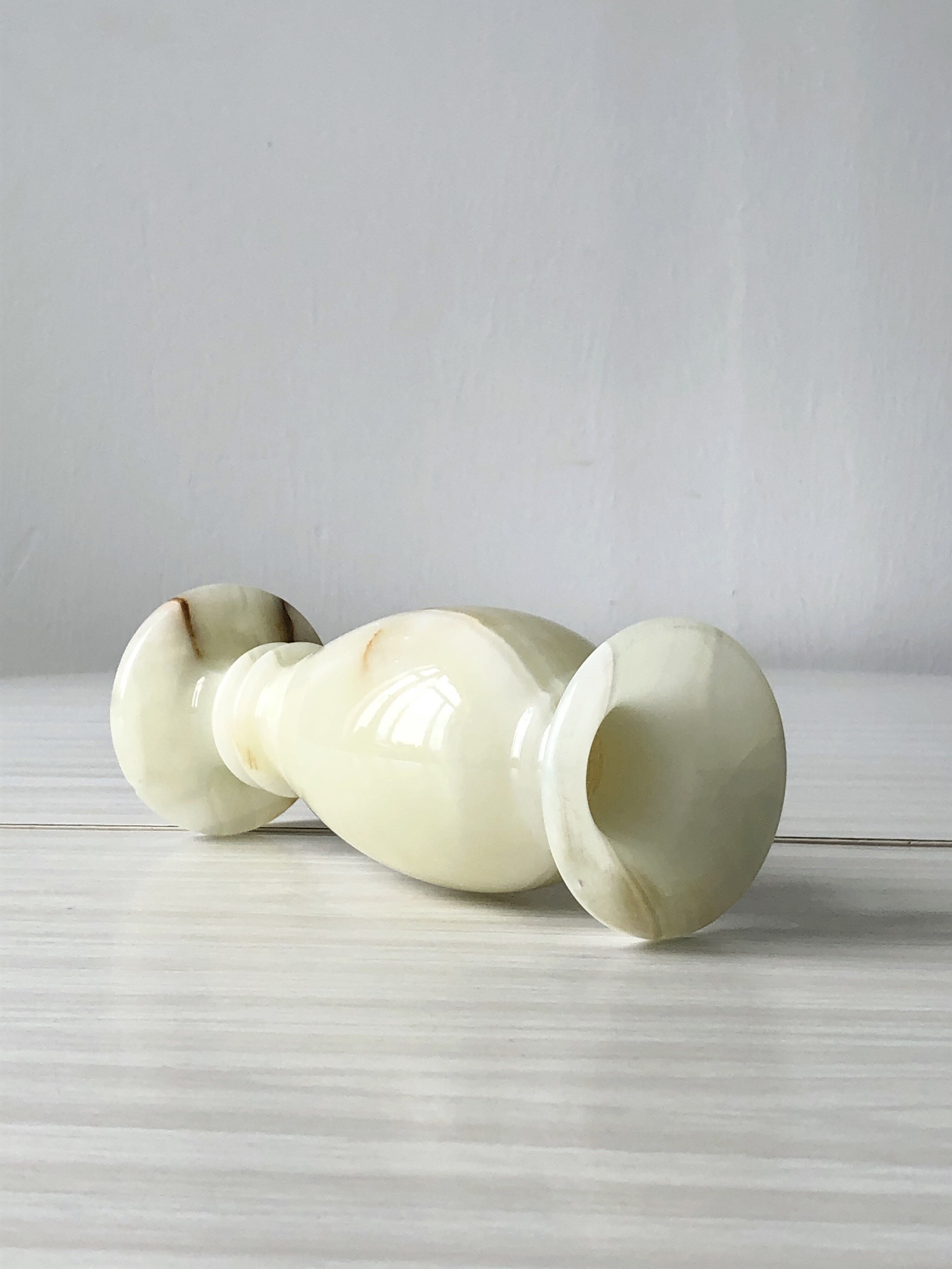 Vase en marbre albâtre onyx