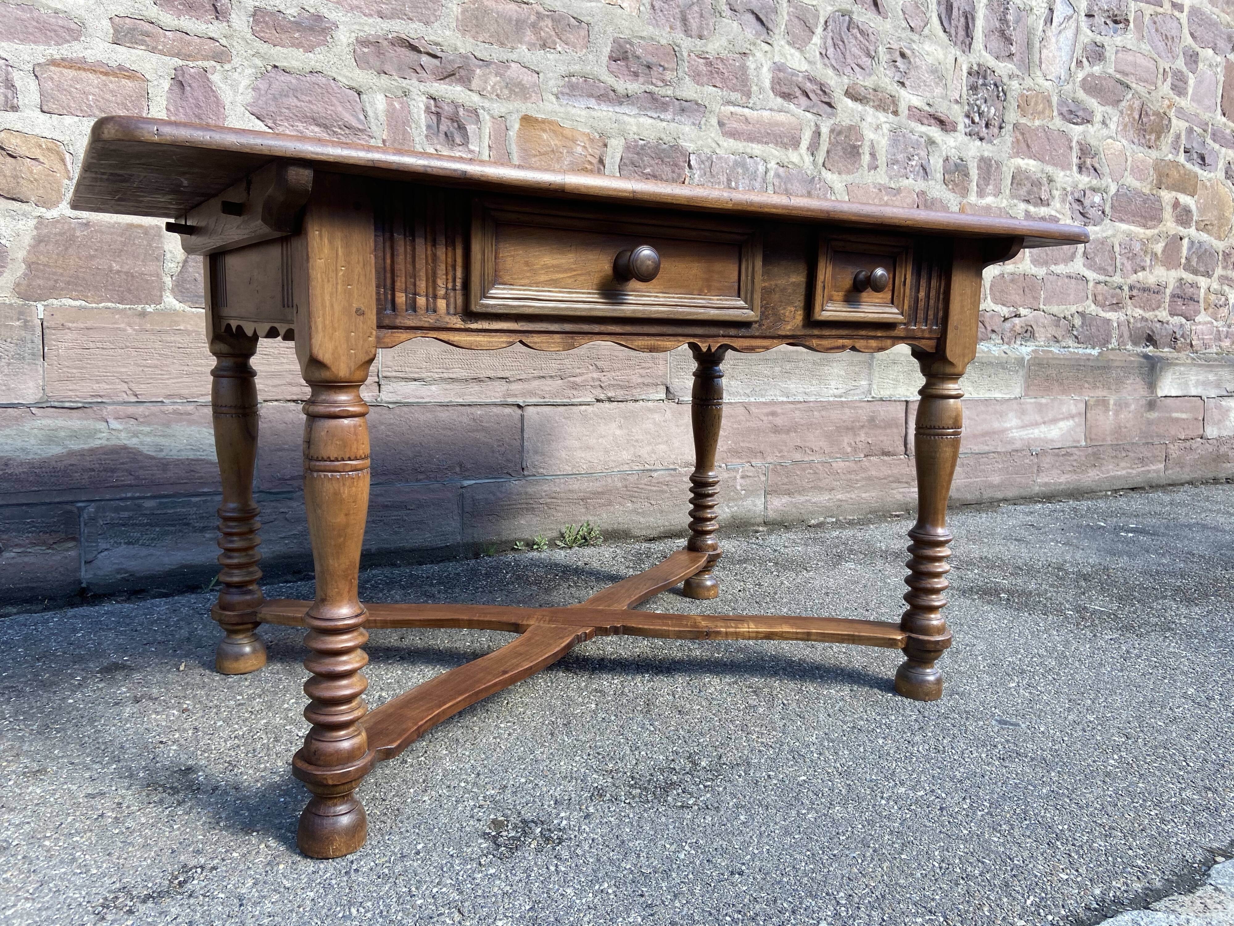 Alsatian farm table in vintage walnut 1850s