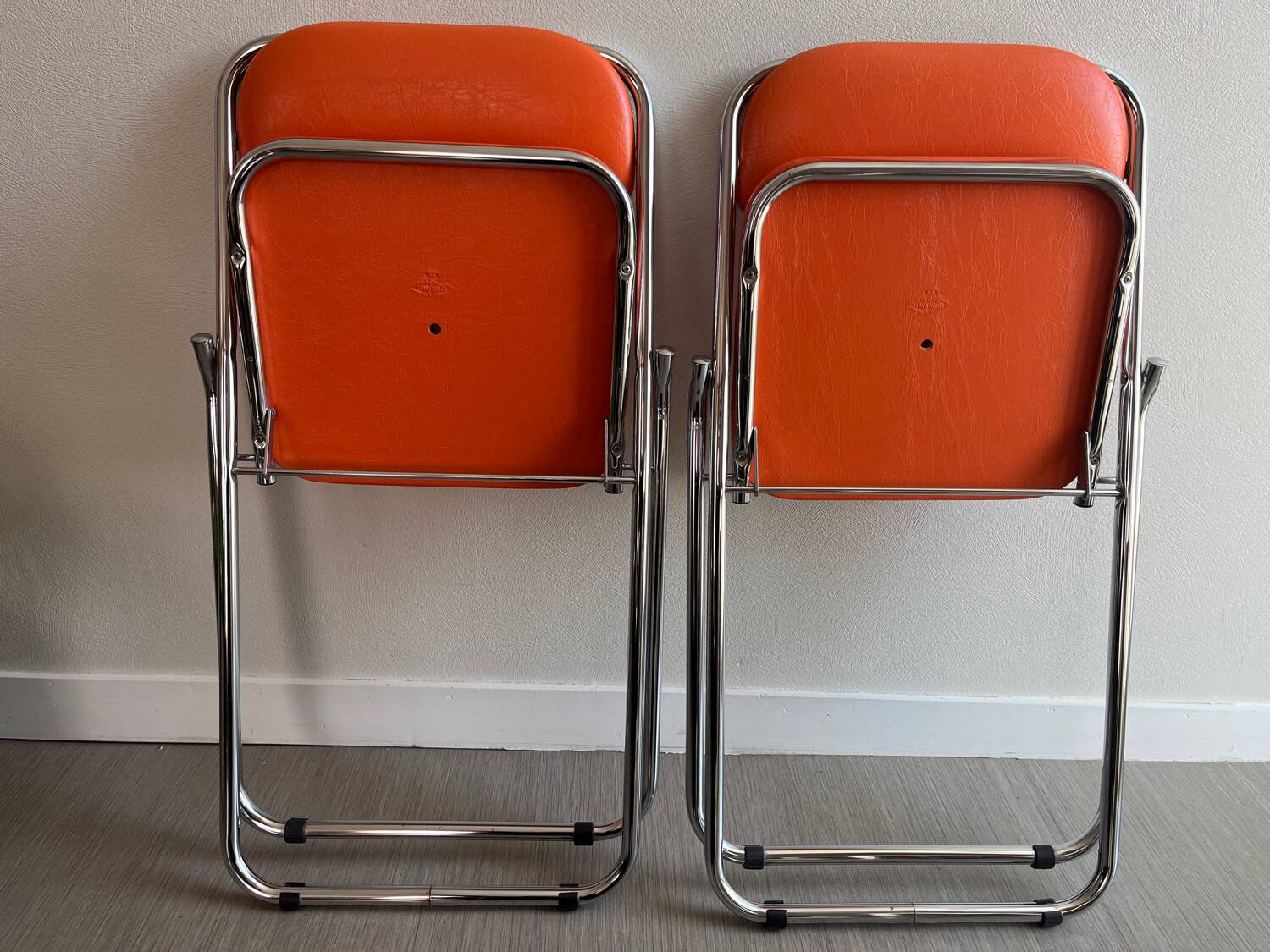 Chaises pliantes vintage chrome / skaï orange Soudexvinyl
