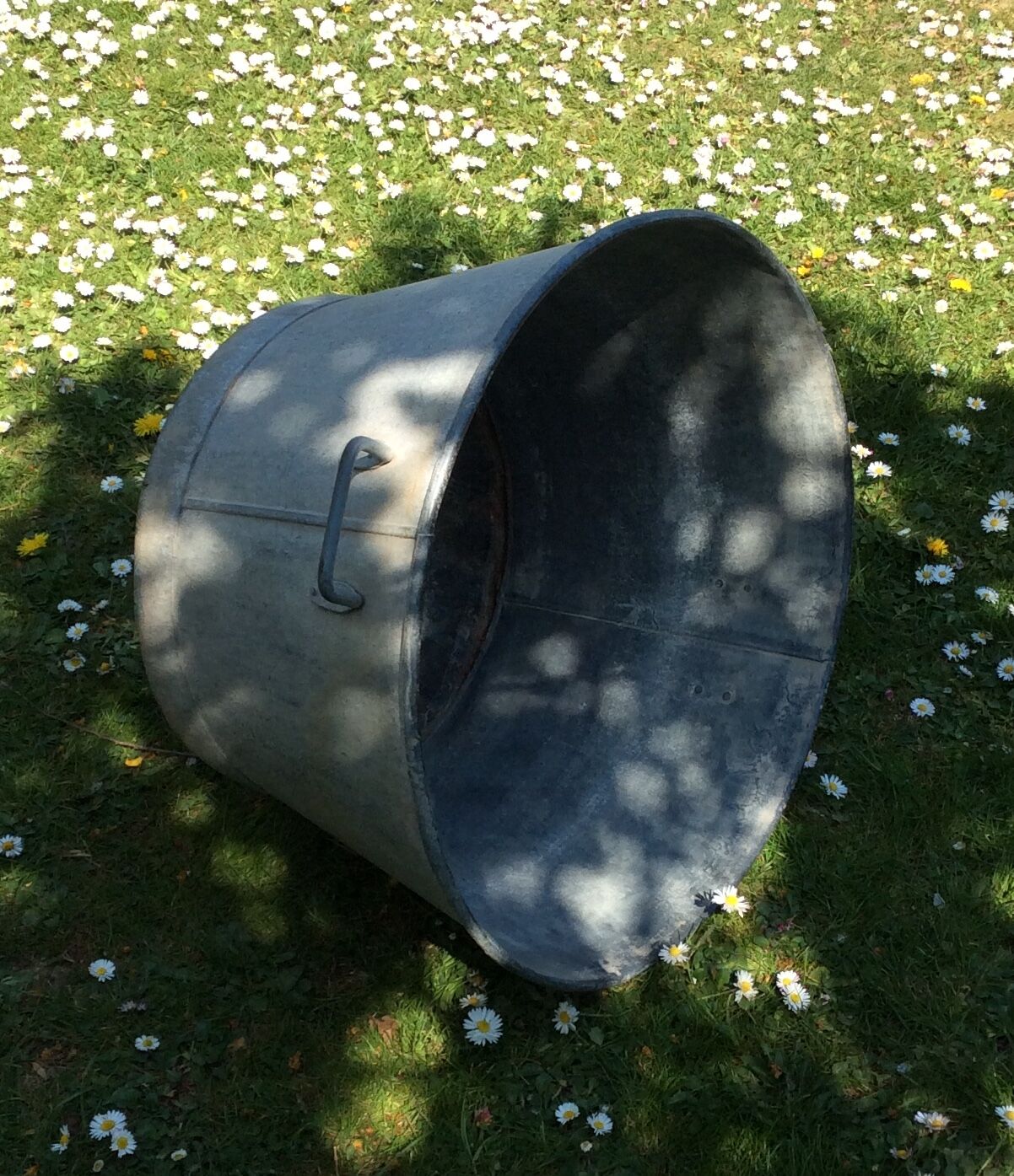 Round zinc basin with 2 handles