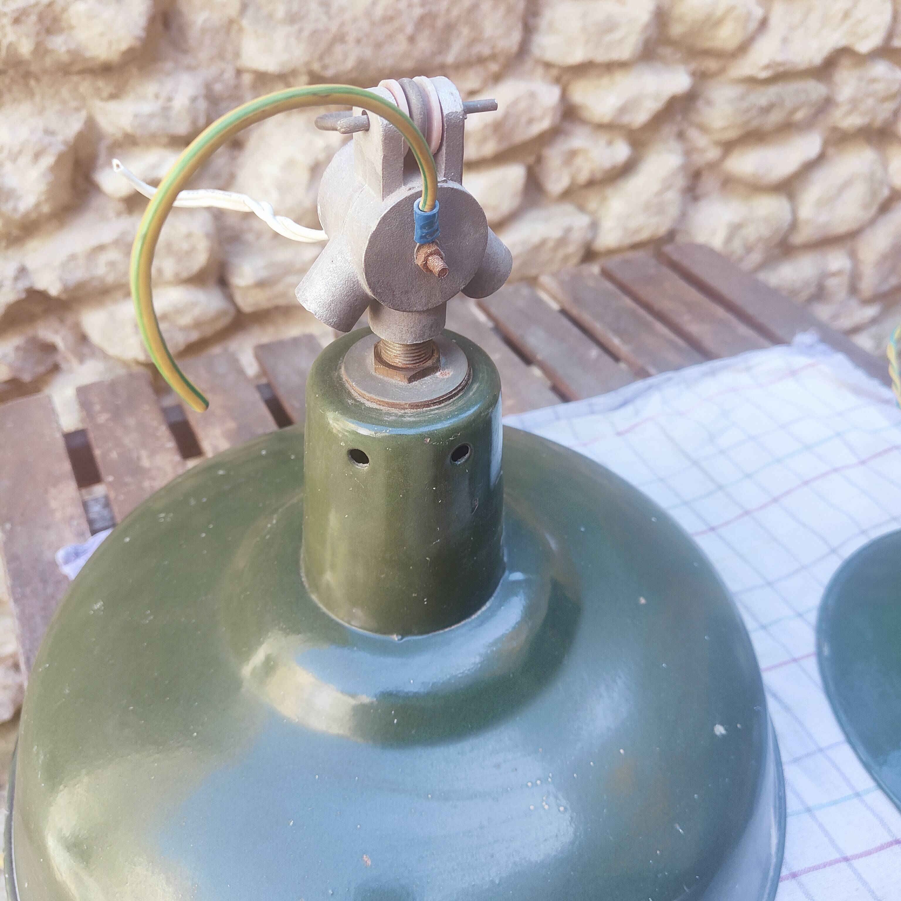 lot of enameled green suspensions