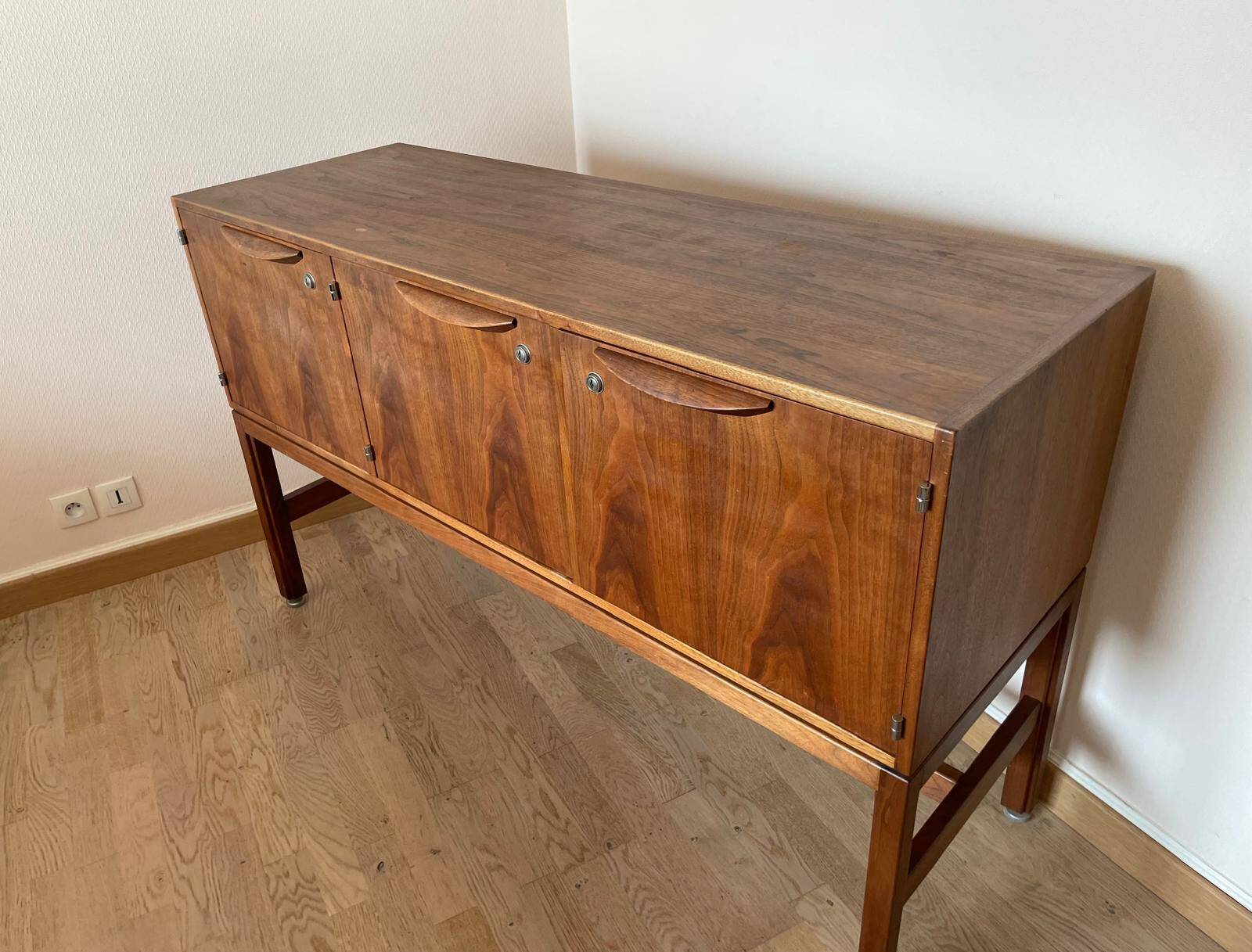 Scandinavian buffet by Jens Risom from the 1960s – walnut