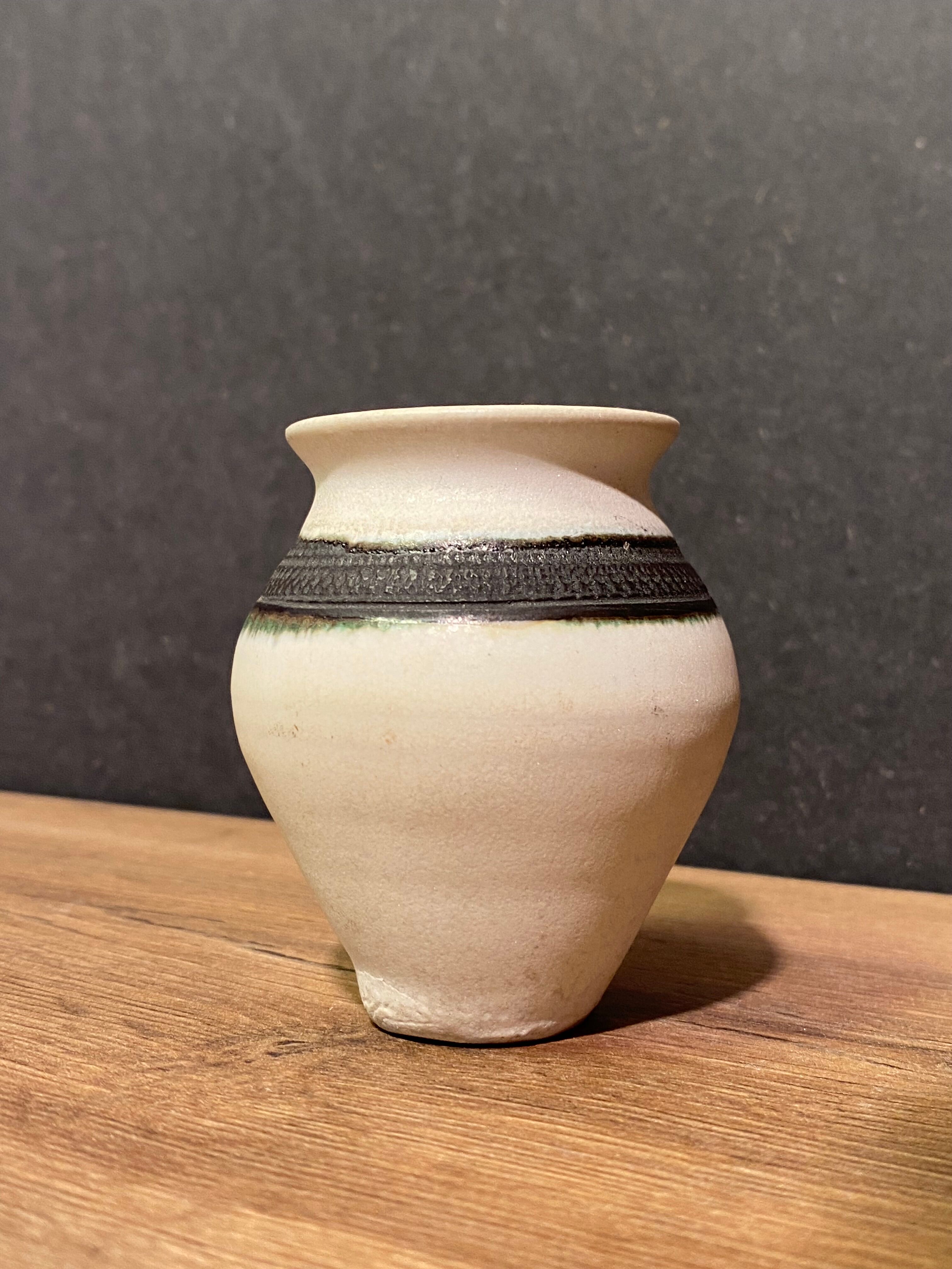 Petit vase en céramique Raku signée