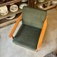 Fauteuil de style scandinave en bois clair et tissu vert foncé, vers 1960