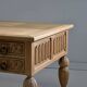 Bureau sculpté en chêne clair, style Renaissance