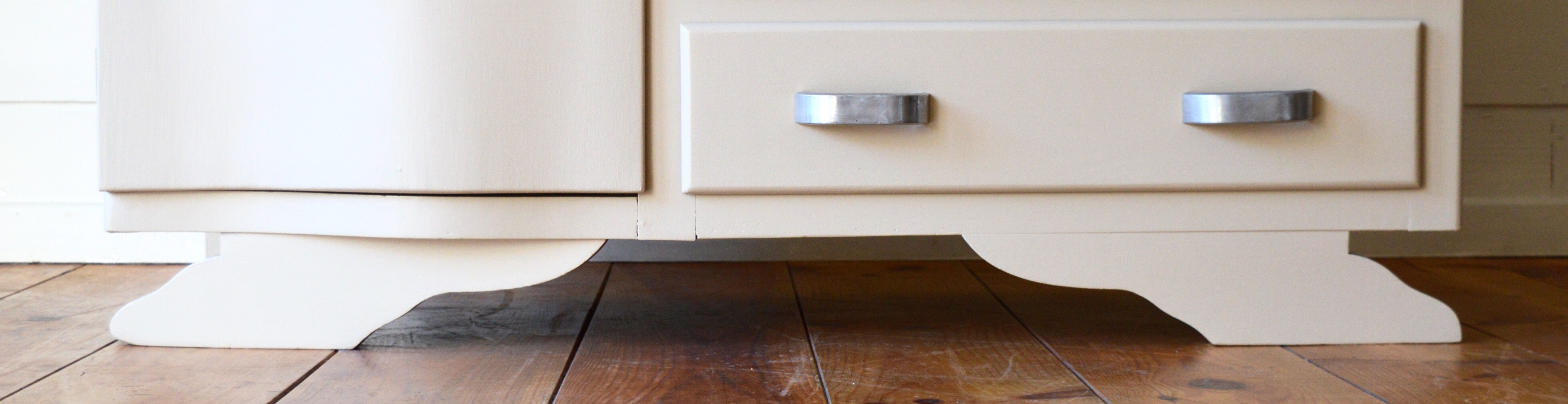 Asymmetrical cabinet