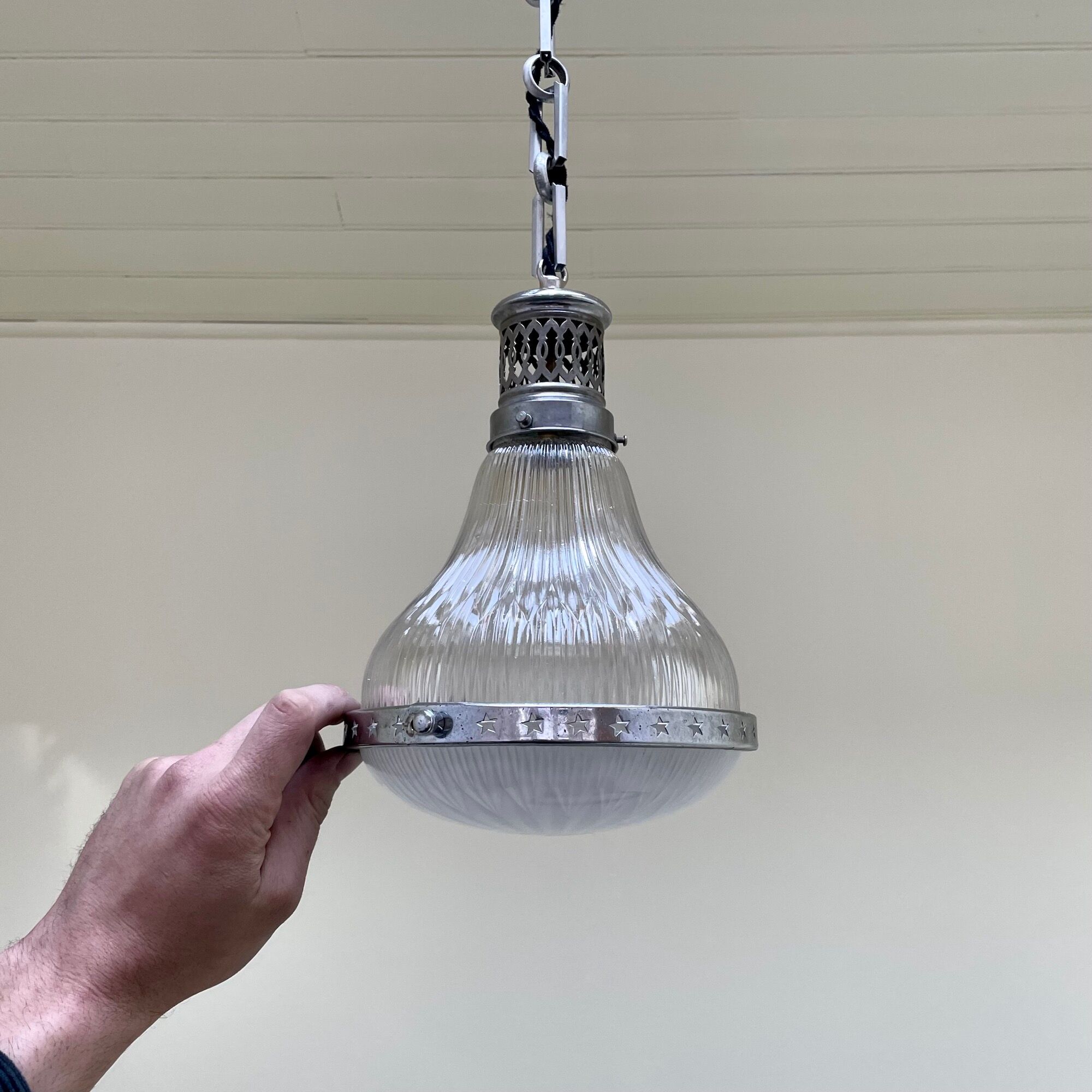 Holophane star suspension