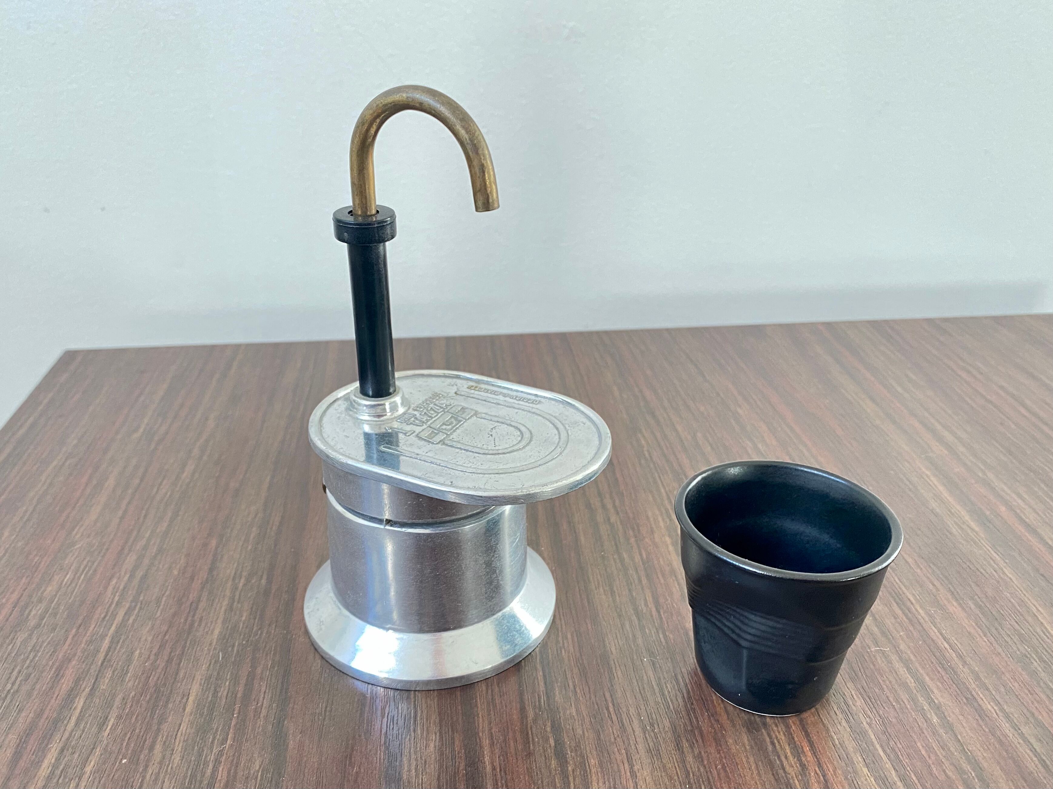 Italian coffee maker 1 cup bialetti and porcelain cup revolt