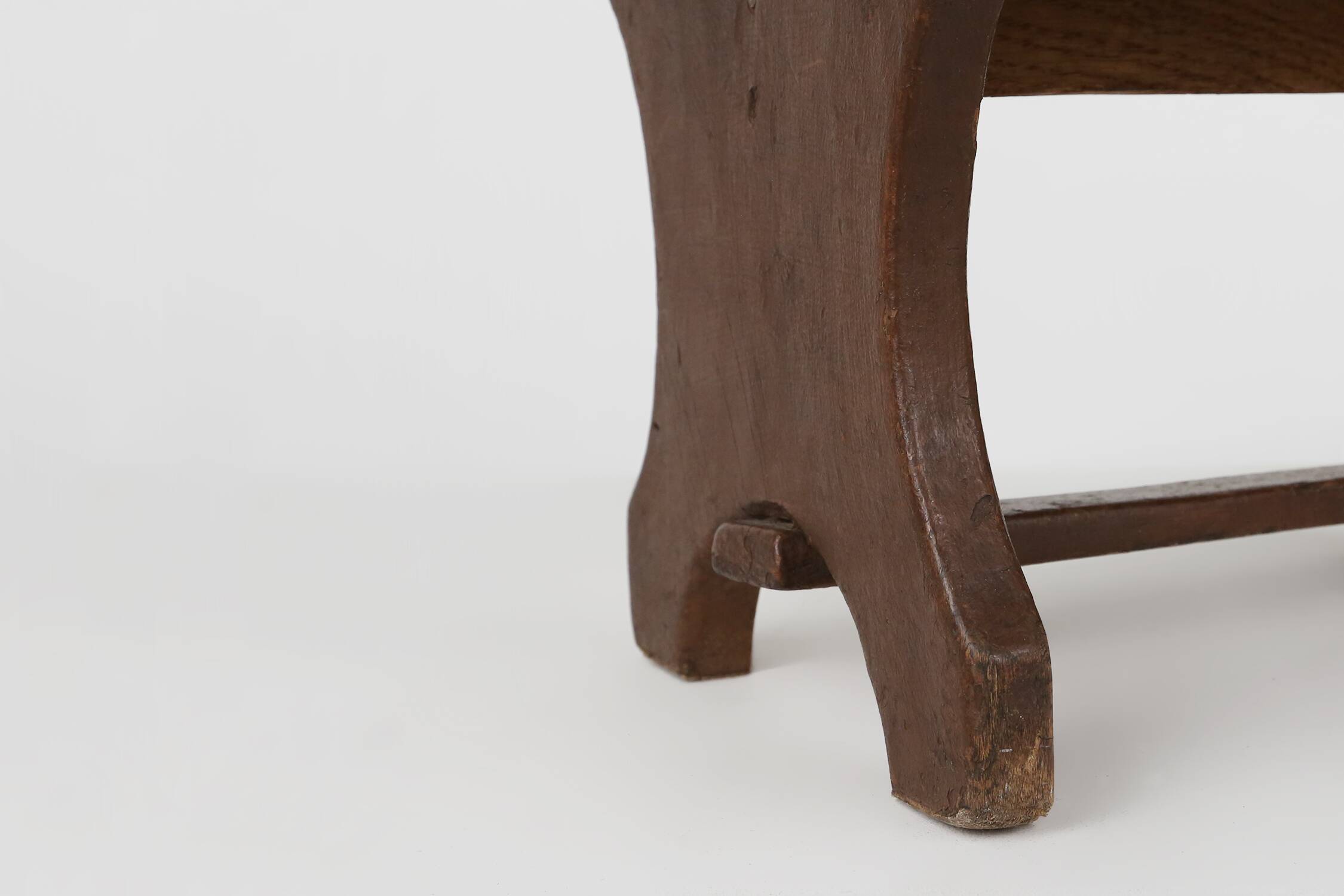 Tabouret bas rustique français en bois peint, vers 1900