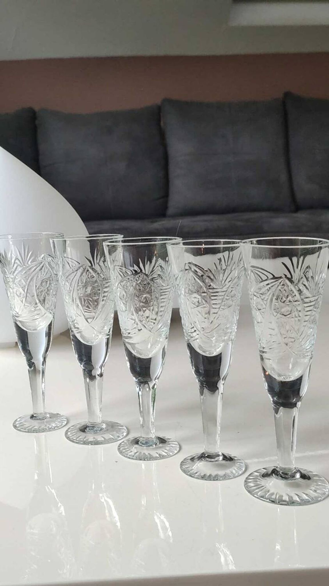 Lot 5 x Small Art Deco champagne flutes. Sophisticated star/cross/deciduous patterns. Boho chic. High 15.5 cm