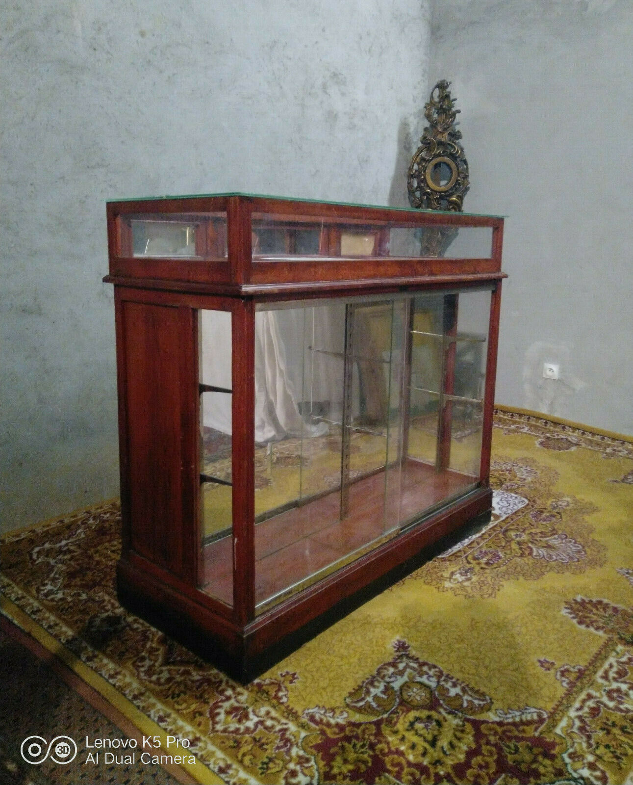 Emile Hoch window counter