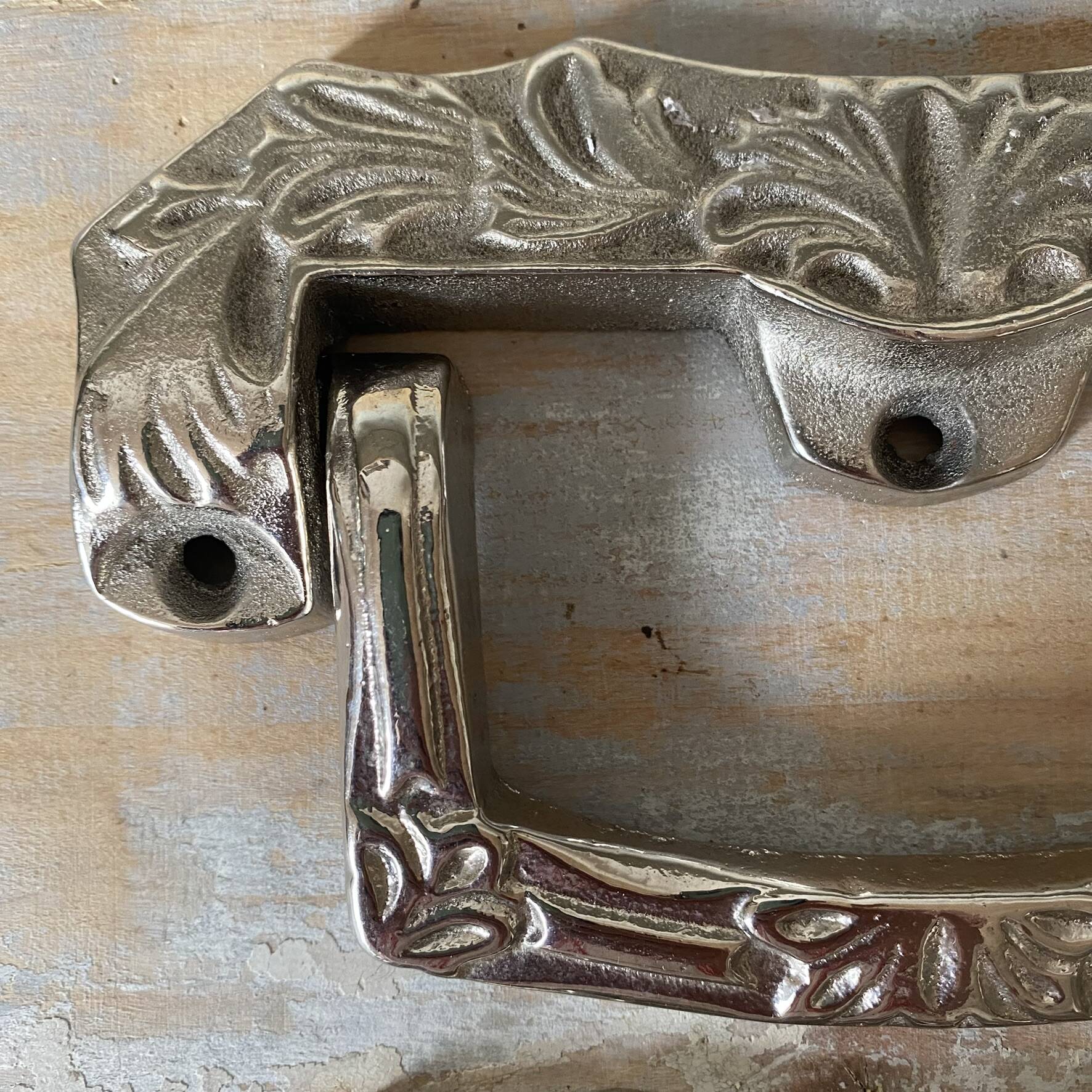Paire de poignées tombantes métal argenté style art déco