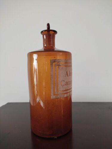 Ancien flacon apothicaire «alcool camphor» en verre ambré, années 30