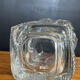 Grand vase vintage en verre moulé pressé