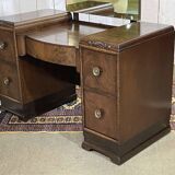 Art Deco English hairdresser in walnut from the 1930s.