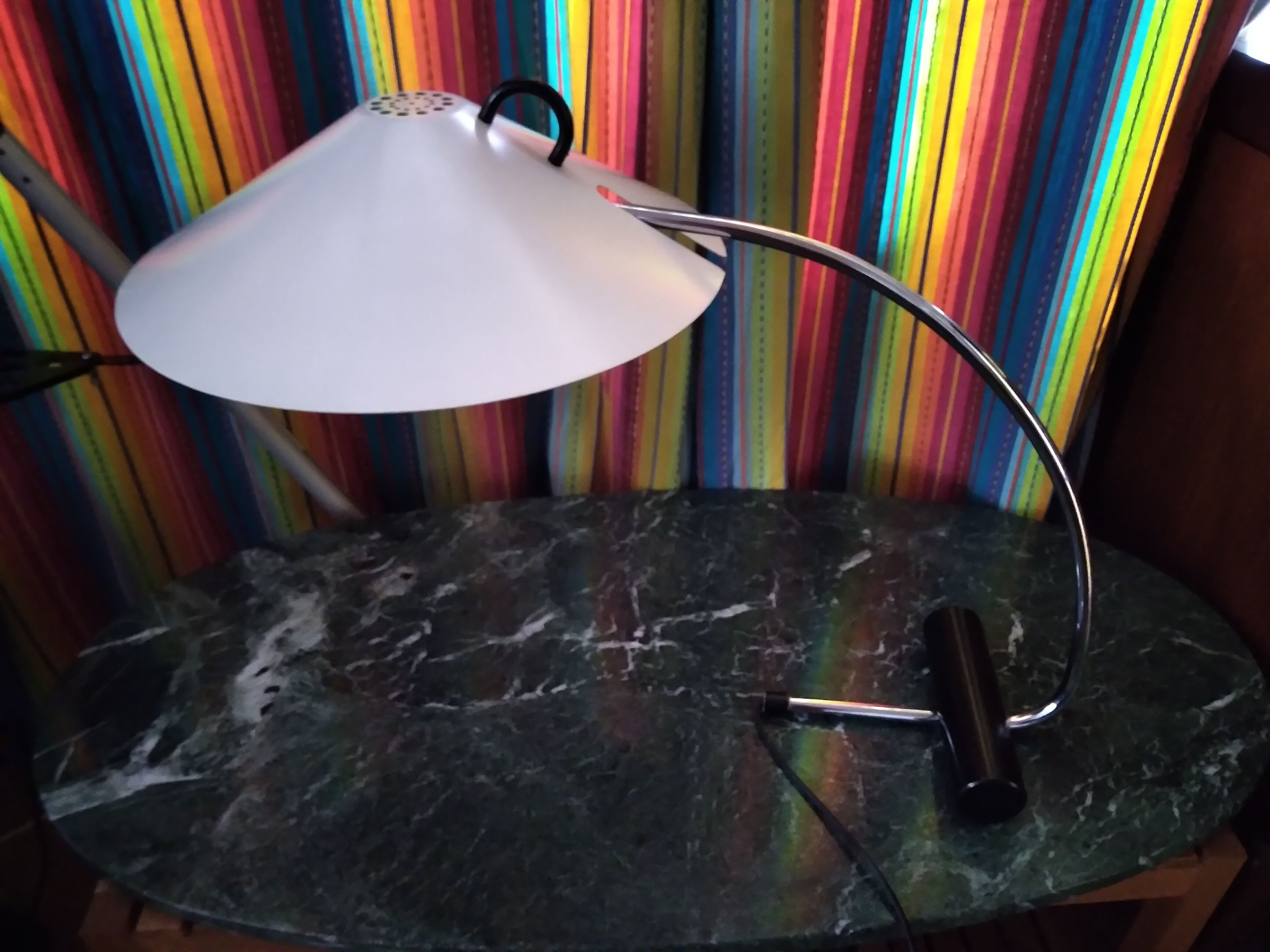 Counterweight design lamp