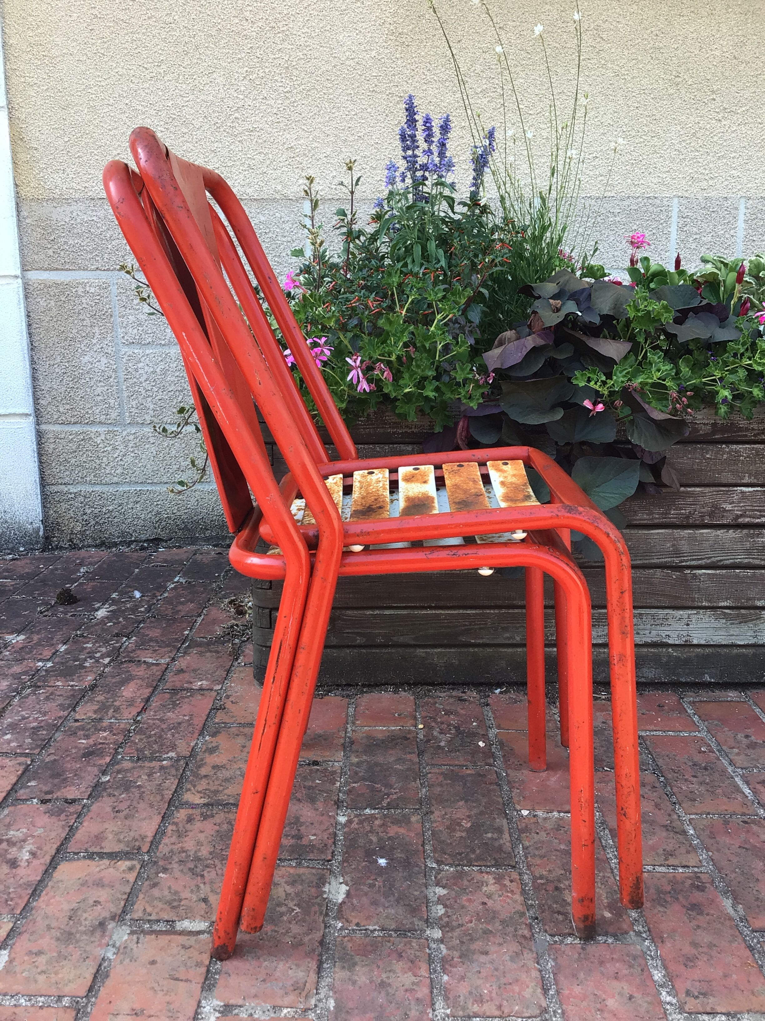 Paire de chaises Tolix model T4 par Xavier Pauchard