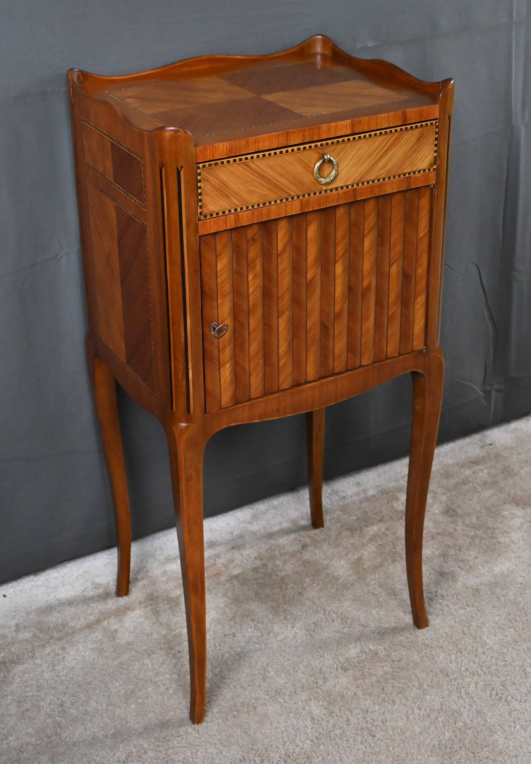 Living room table in marquetry, transitional style between Louis XV and Louis XVI – mid-20th century.
