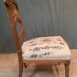 Chaise basse tapissée