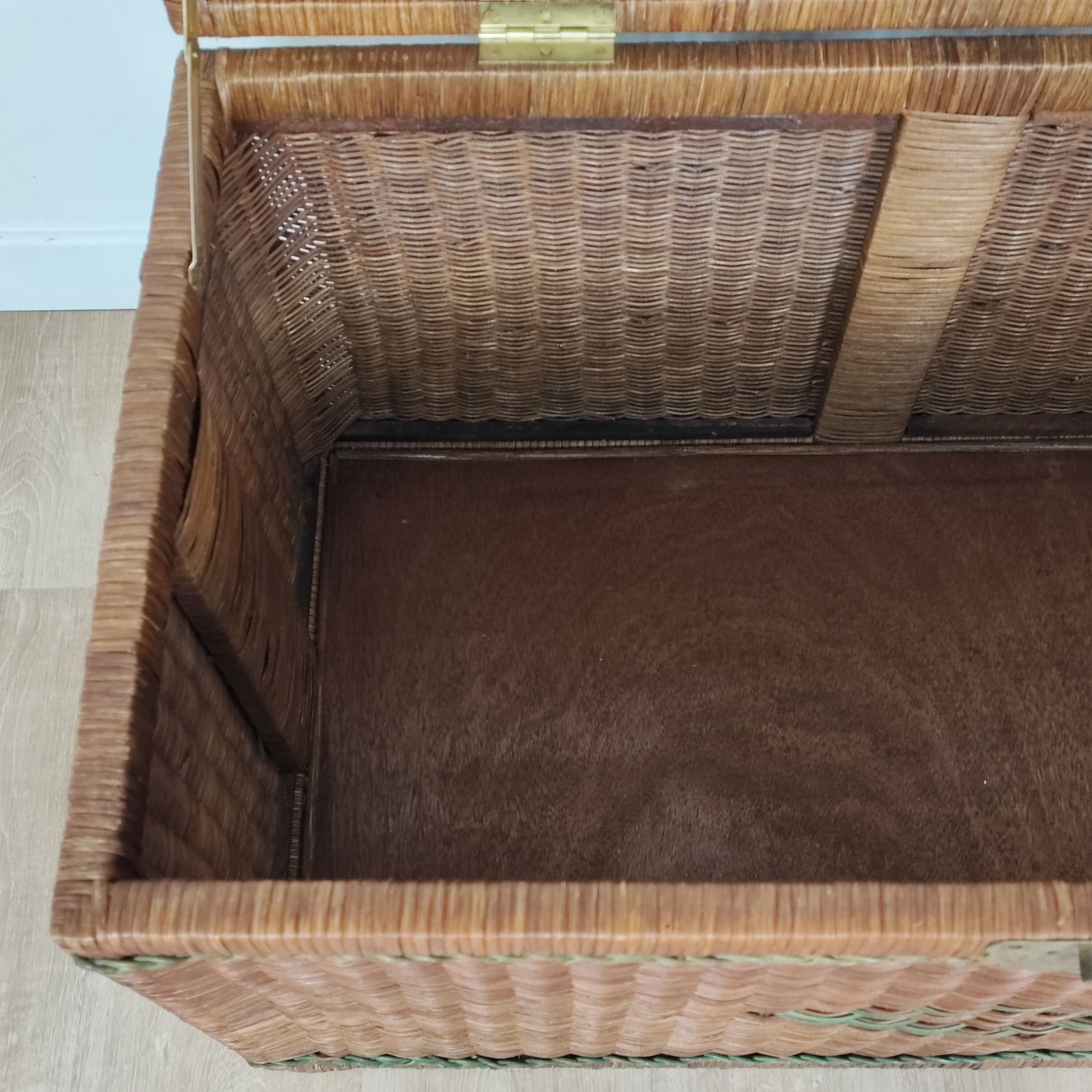 Wicker trunk