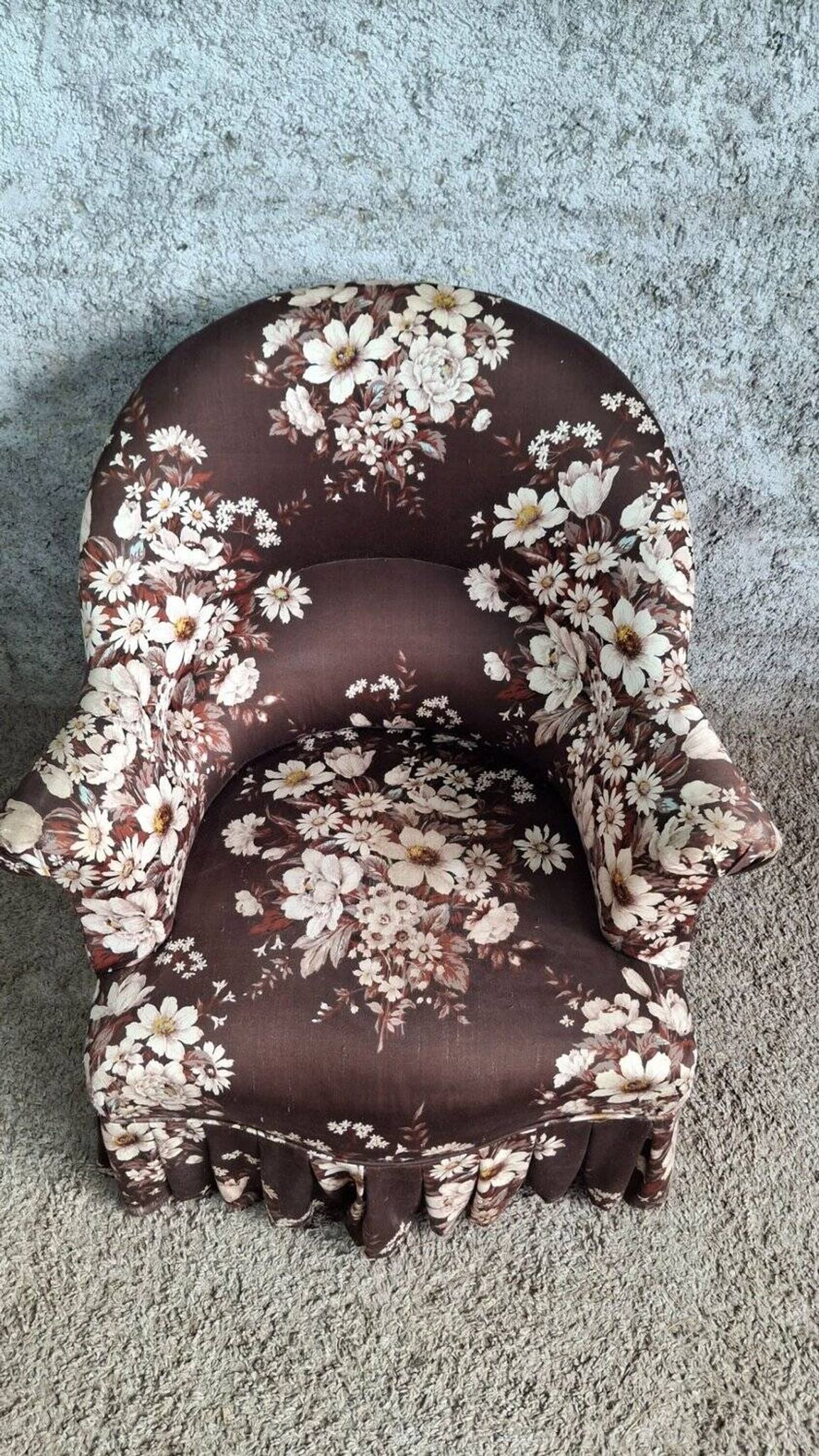 Napoleon III toad chair – Antique structure, floral fabric