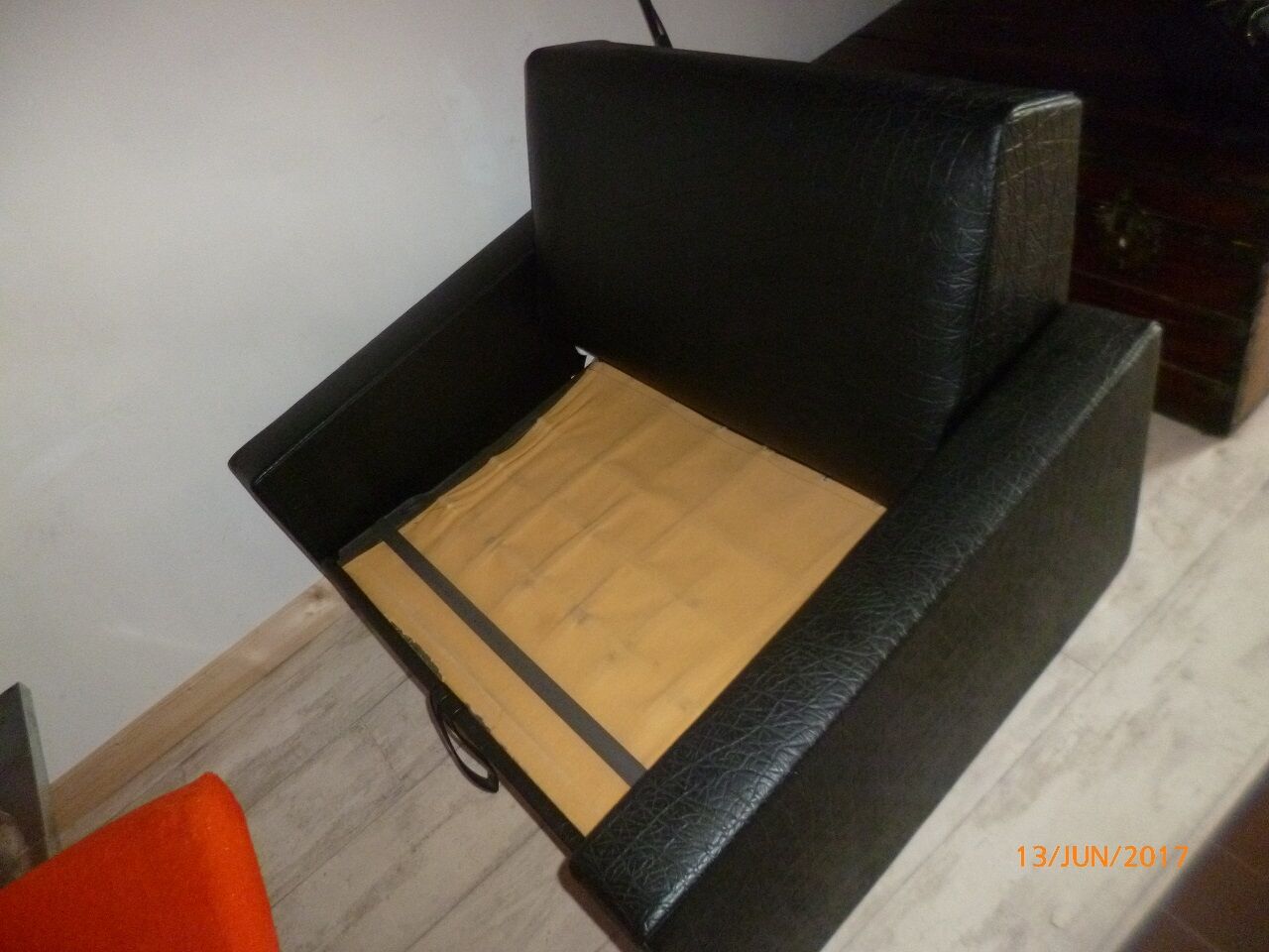 In 1960 convertible leatherette seat