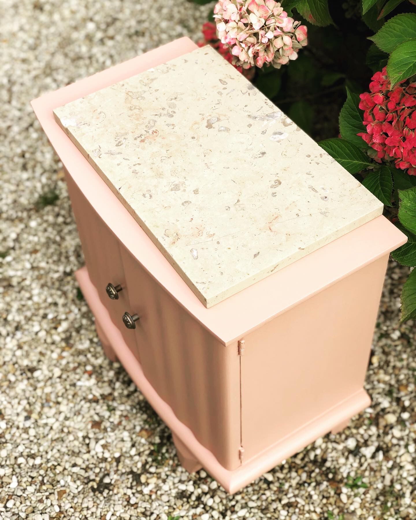 Chevet mini bar ou meuble d’appoint vintage relooké