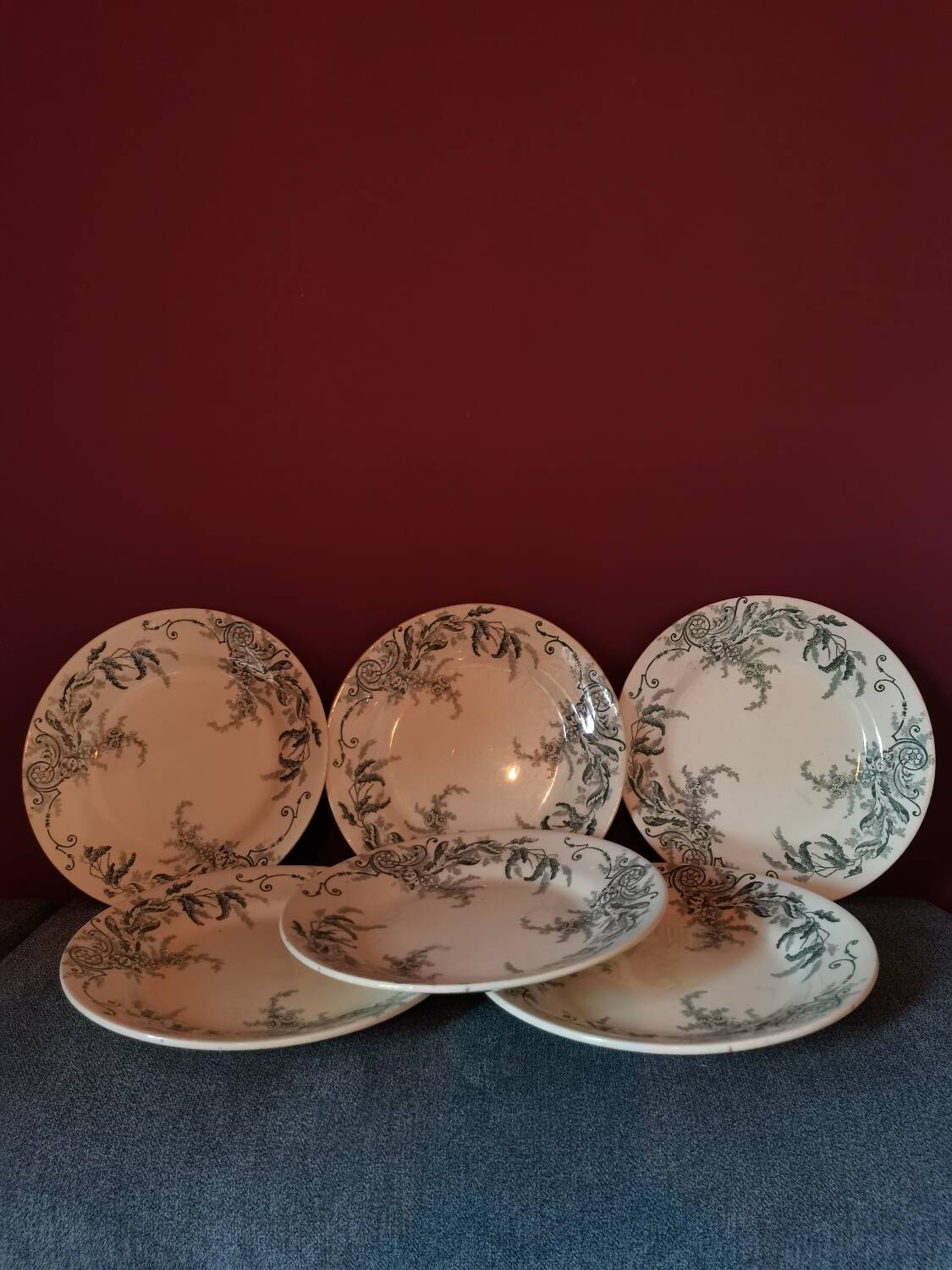 Arabesque Plates Terre de Fer
