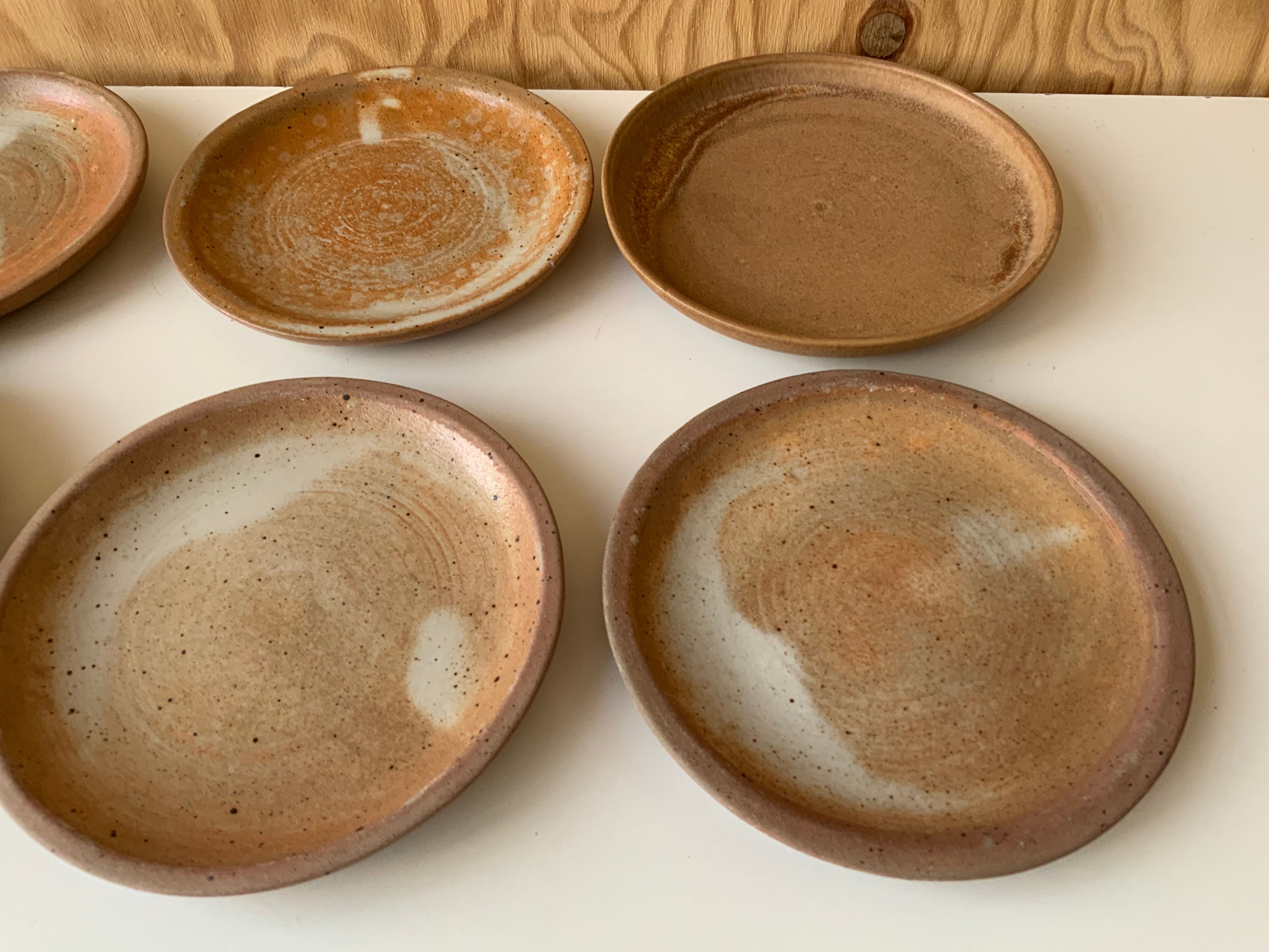 6 assiettes en grès vintage