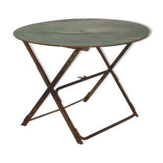 Ancienne table de jardin ronde pliante fer avec rivets vers 1950