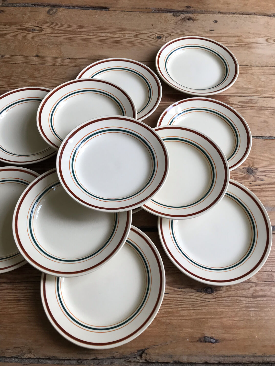 Service of 12 old flat plates "gien"