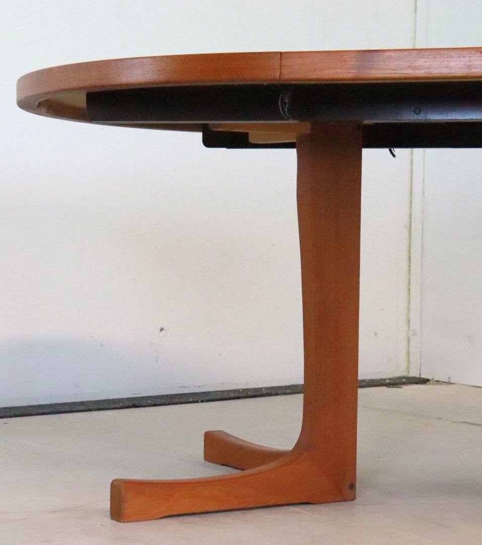 Danish design round dining table 2x extendable 'mejls'