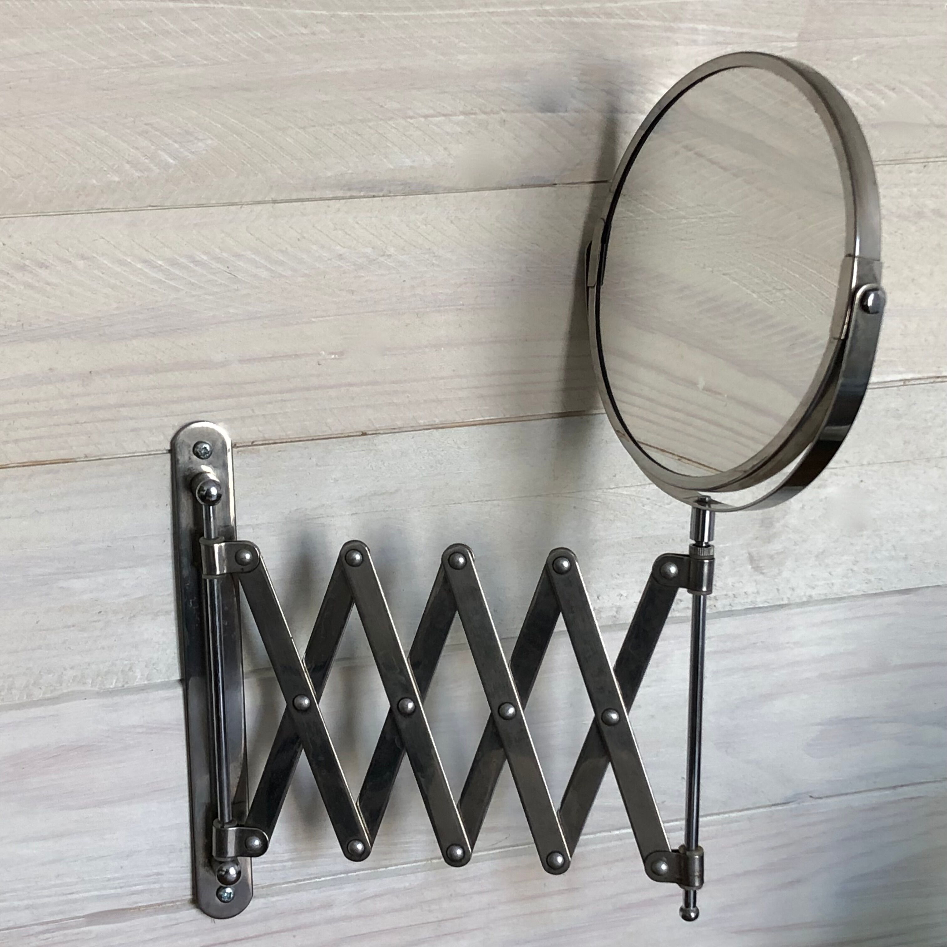 Extendable wall mirror