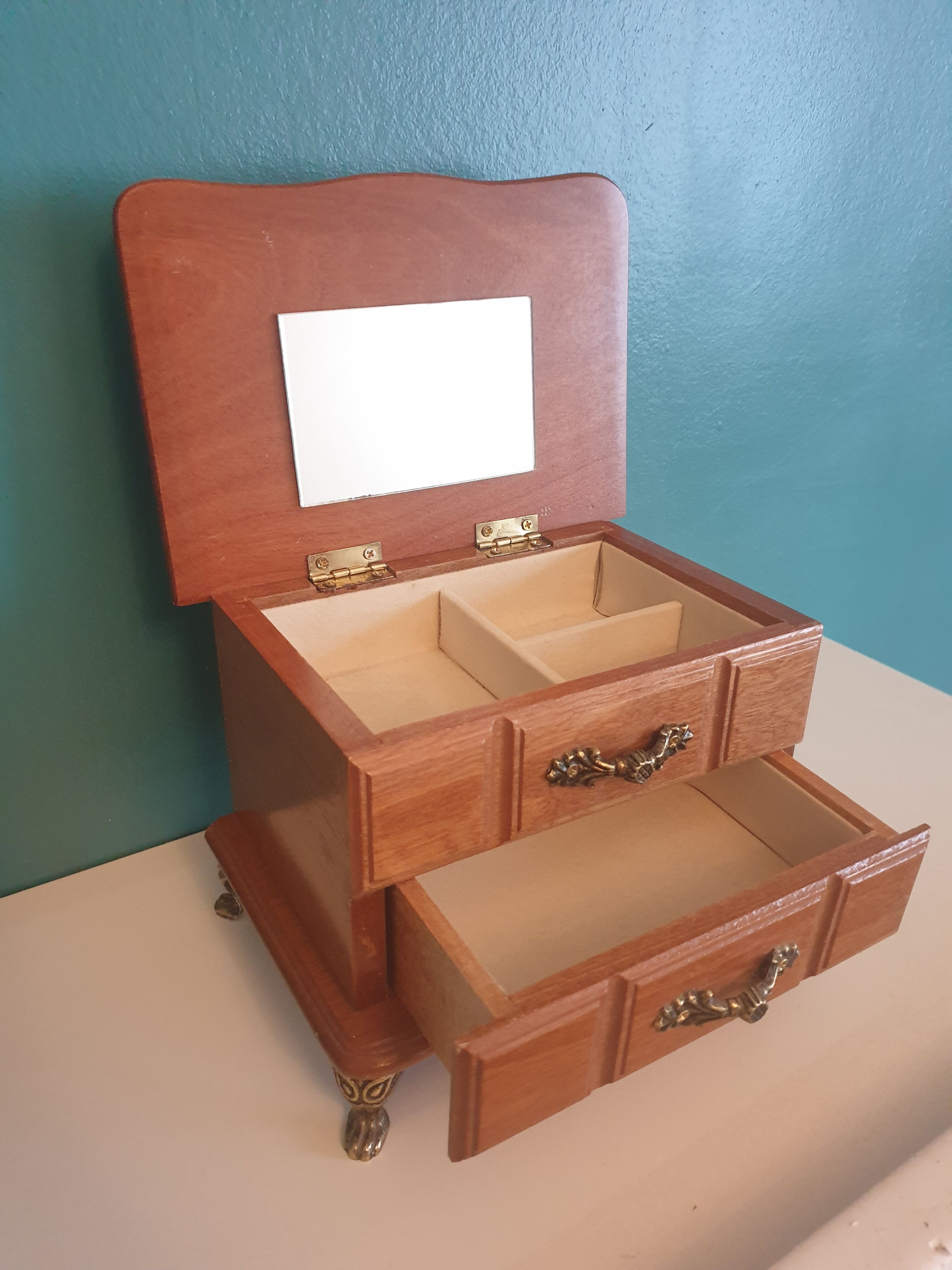 Jewelry box