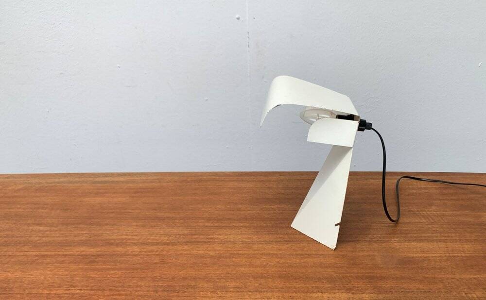 Lampe de table minimaliste en tole de l'ère spatiale italienne des années 60 par G. Grego.