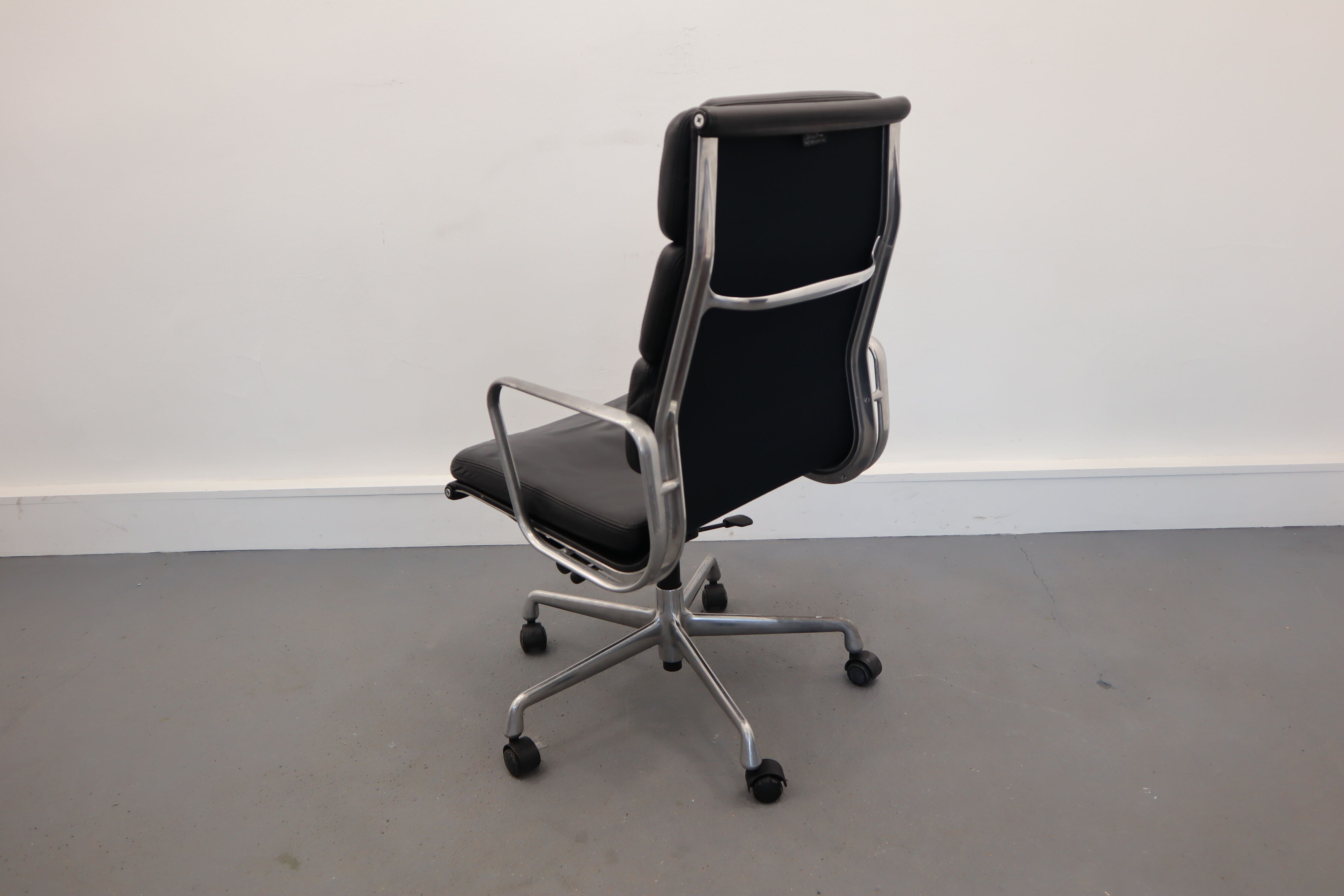 EA 219 swivel armchair by Charles & Ray Eames for Vitra, 1978