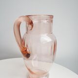 Pichet en verre rose