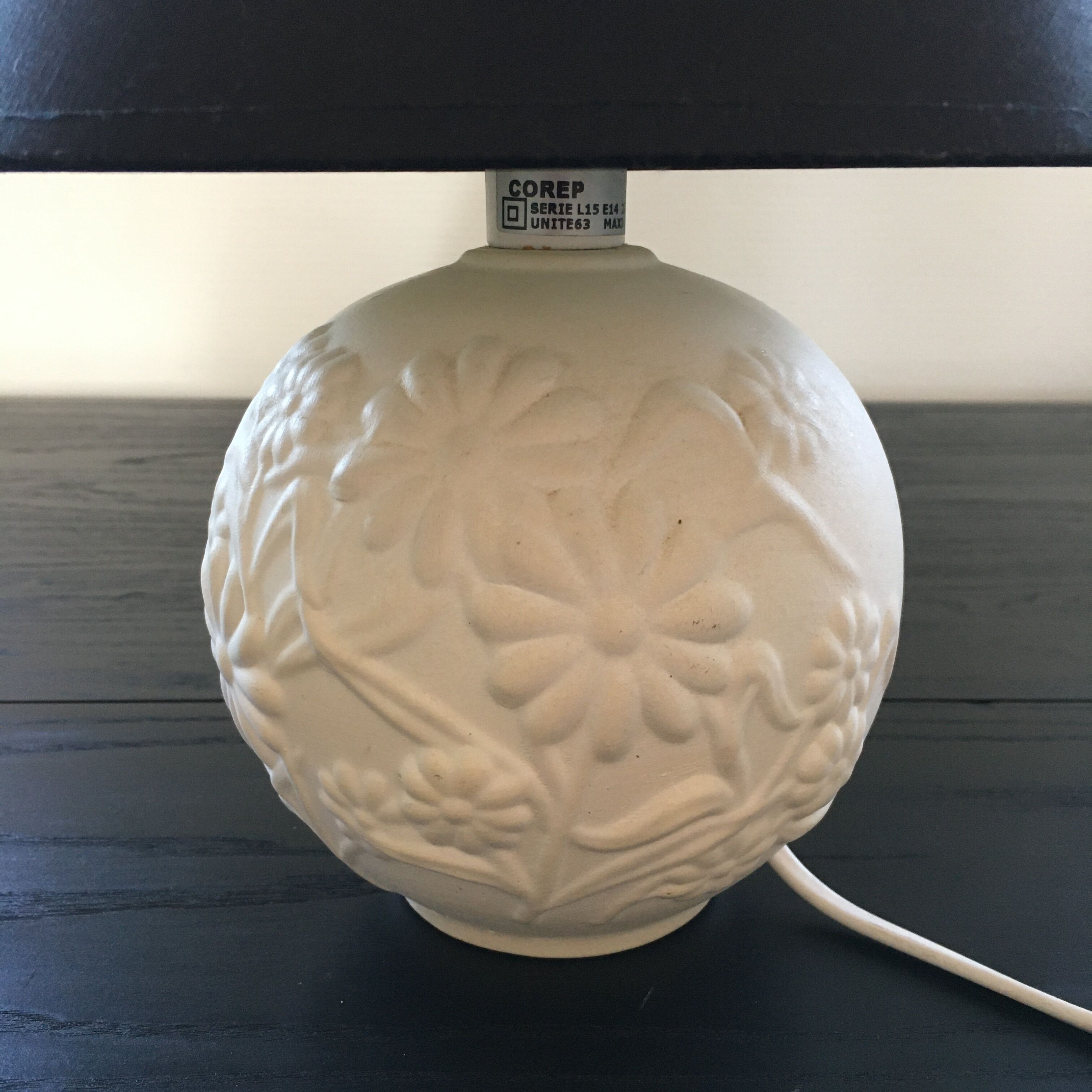 White floral decor lamp