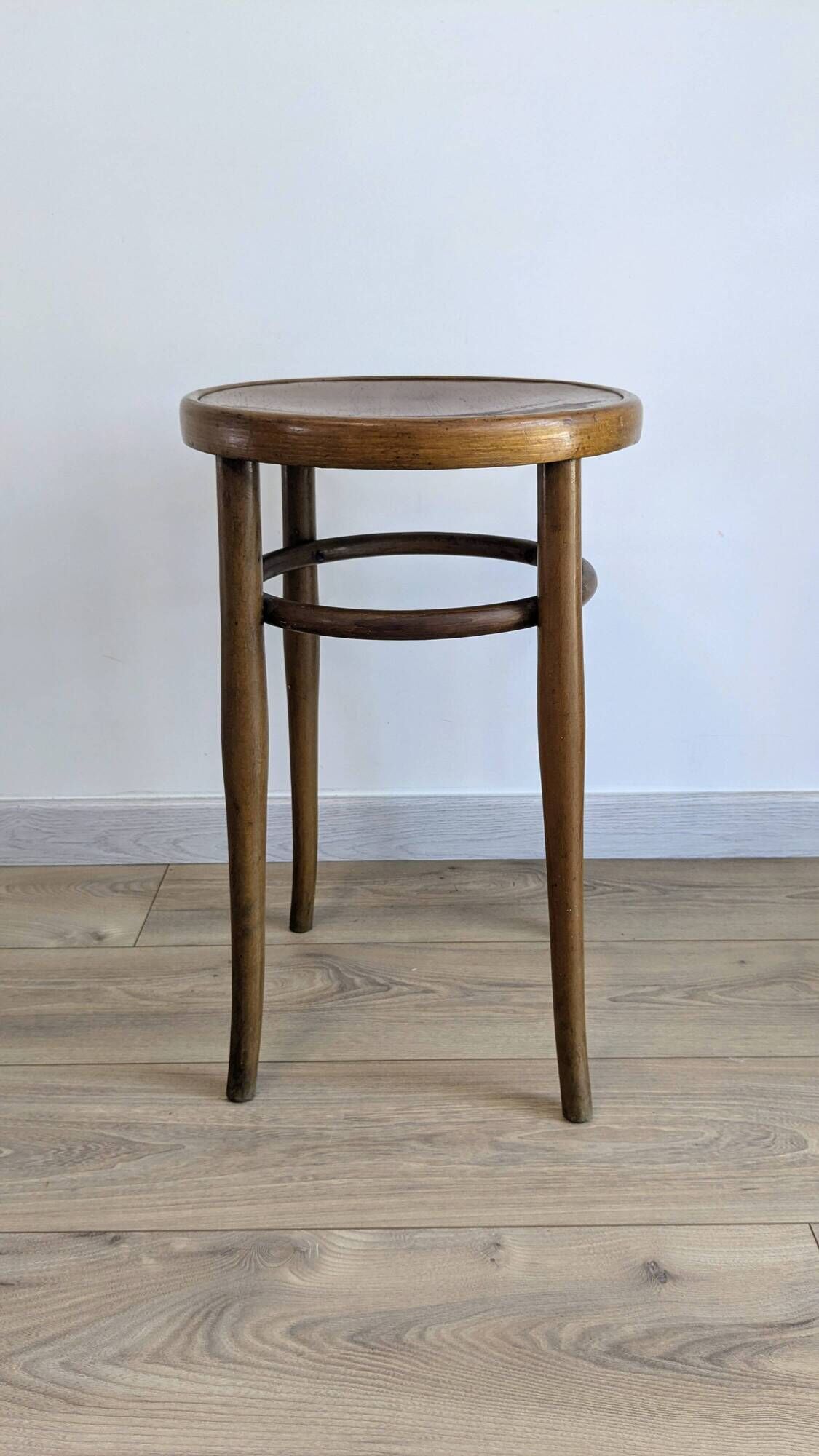 Antique stool J. & J. Kohn in bent wood – Austria – early 20th century