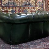 Chesterfield 2-seater green leather sofa from the 1980s