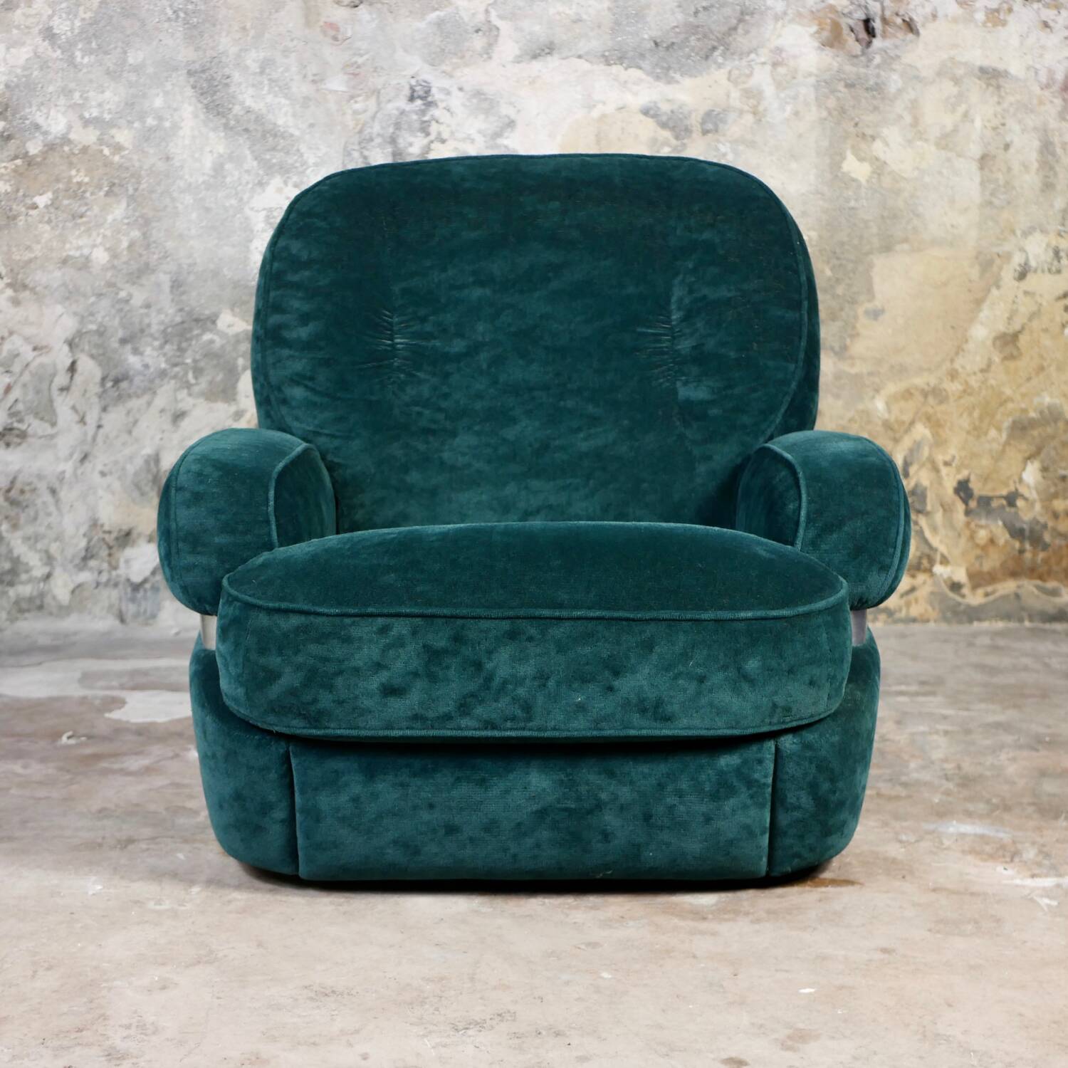 Pair of Beka armchairs in green velvet