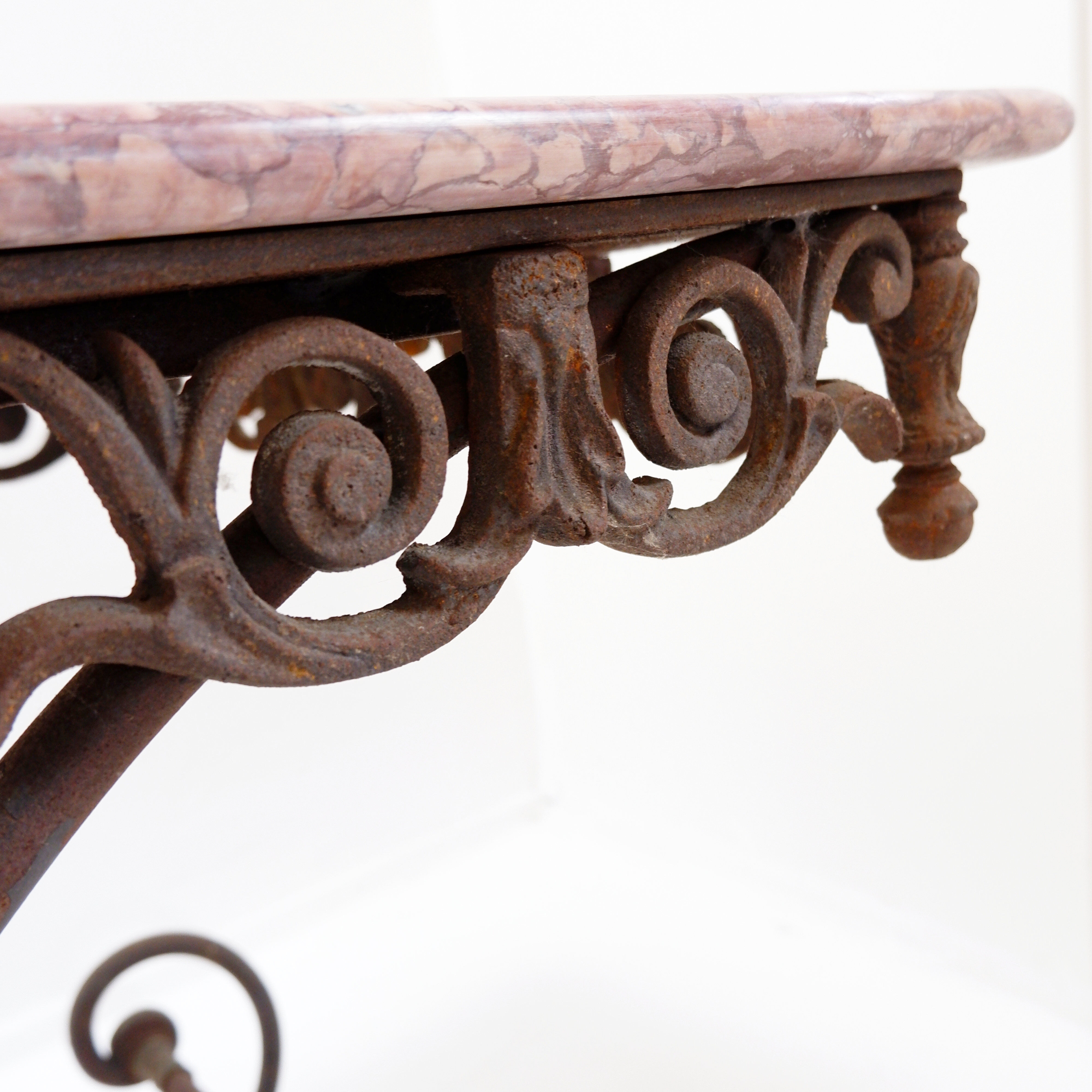 Large 19th-century French butcher's table in wrought iron and red marble