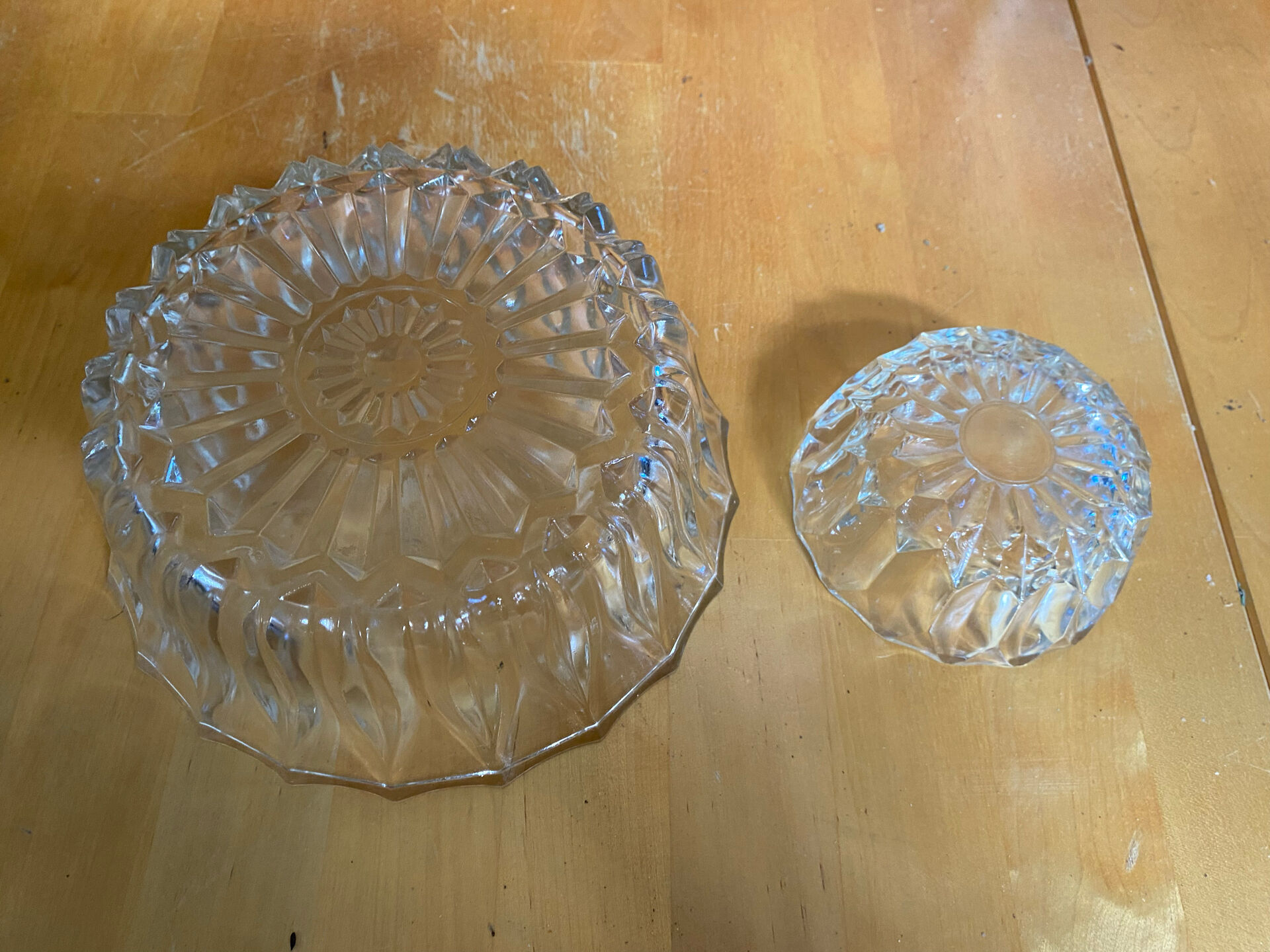 Salad bowl + 6 glass fruit cups for ice cream, mousse, chocolate, vintage moulded glass