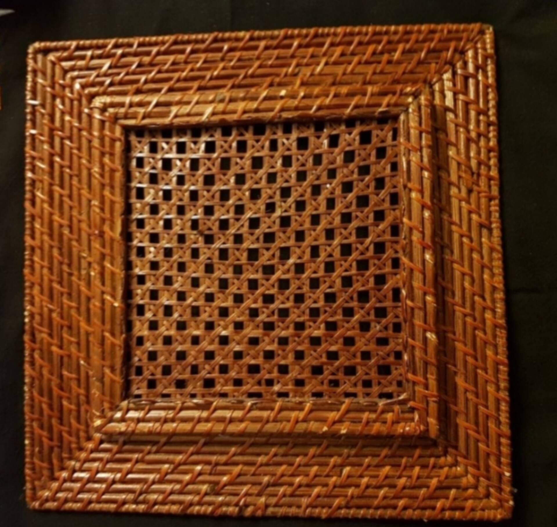 Square placemat in woven rattan and caning