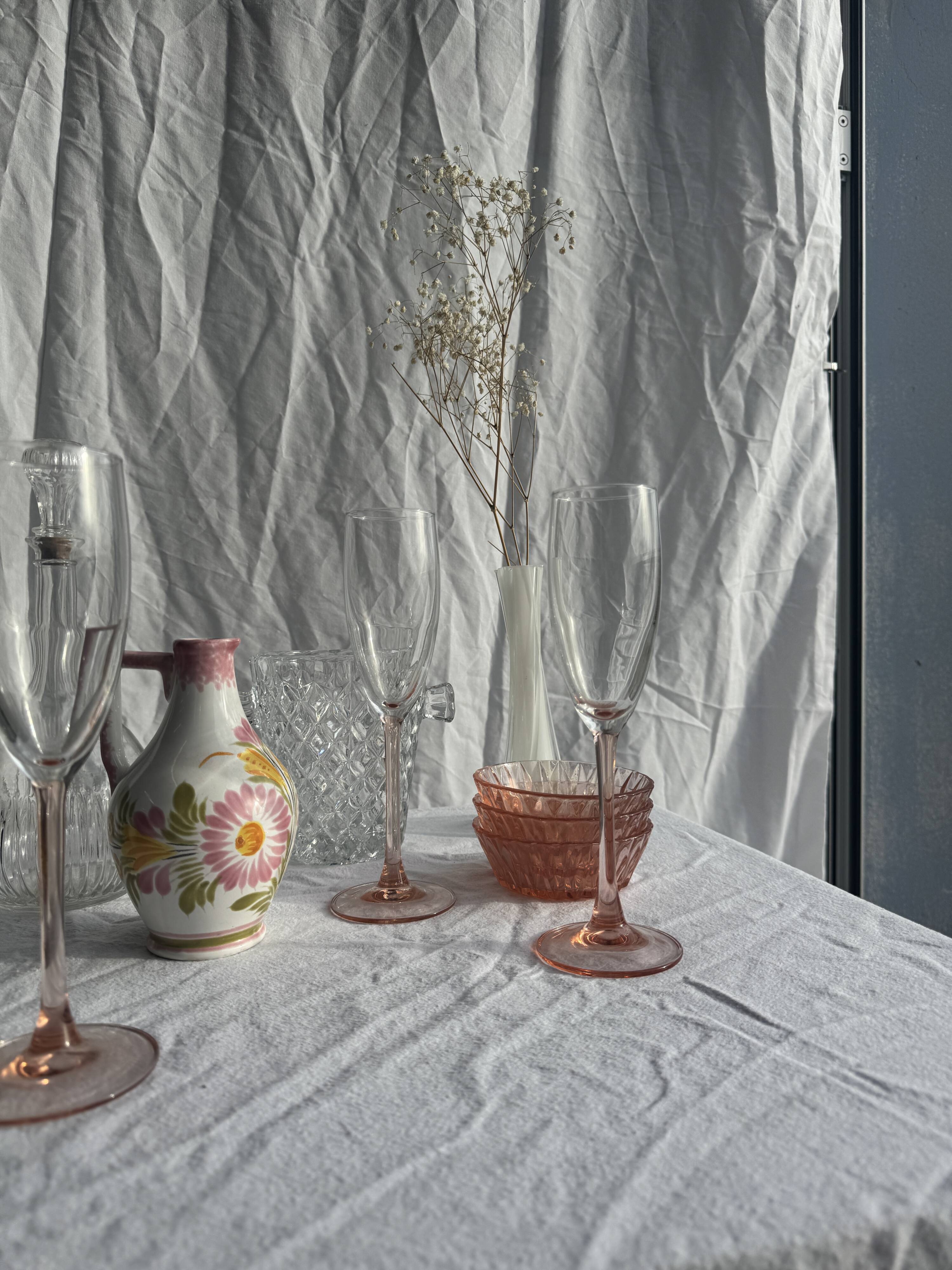 Set of 3 vintage pink champagne flutes H22