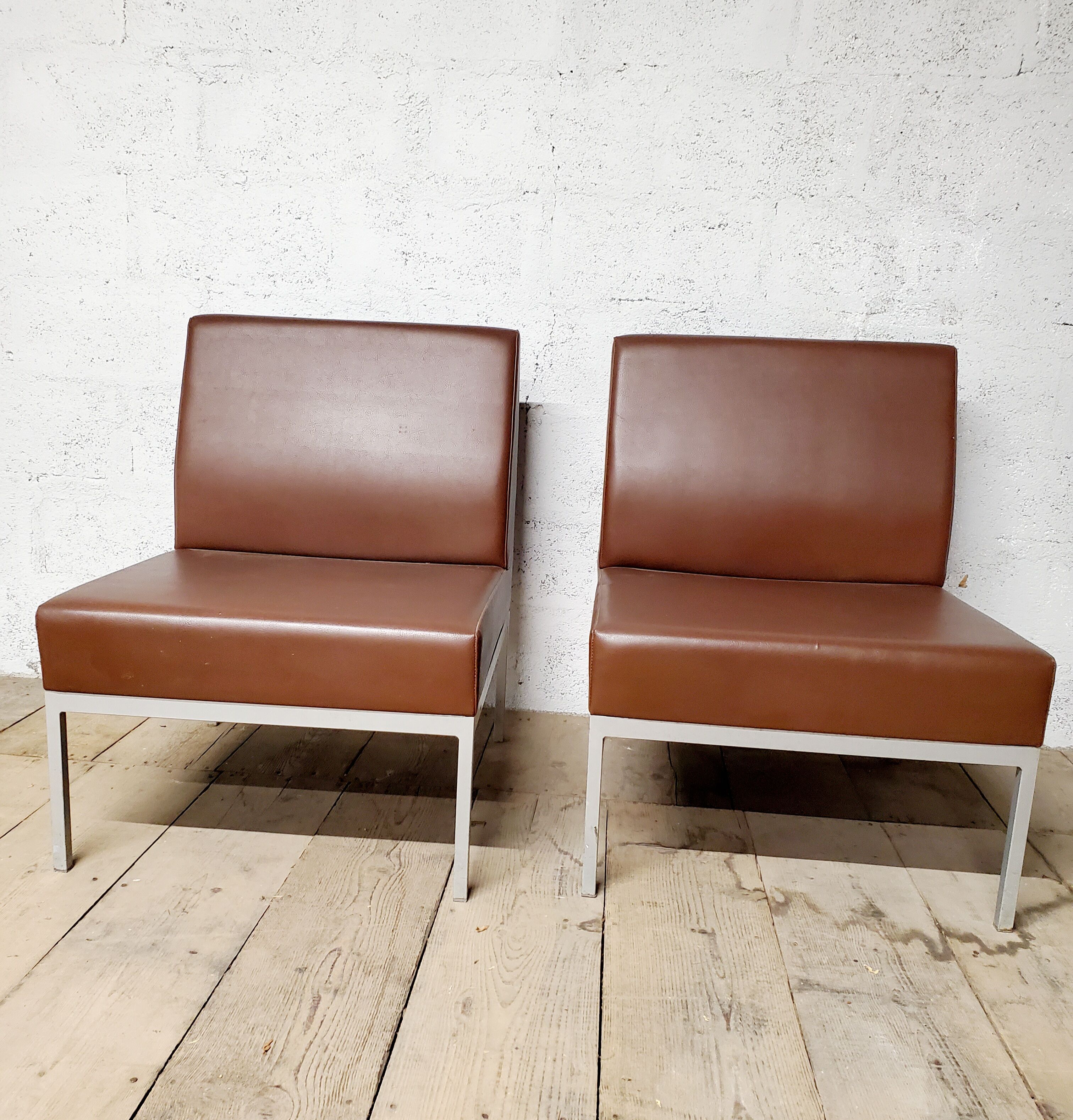 Paire de fauteuils industriels