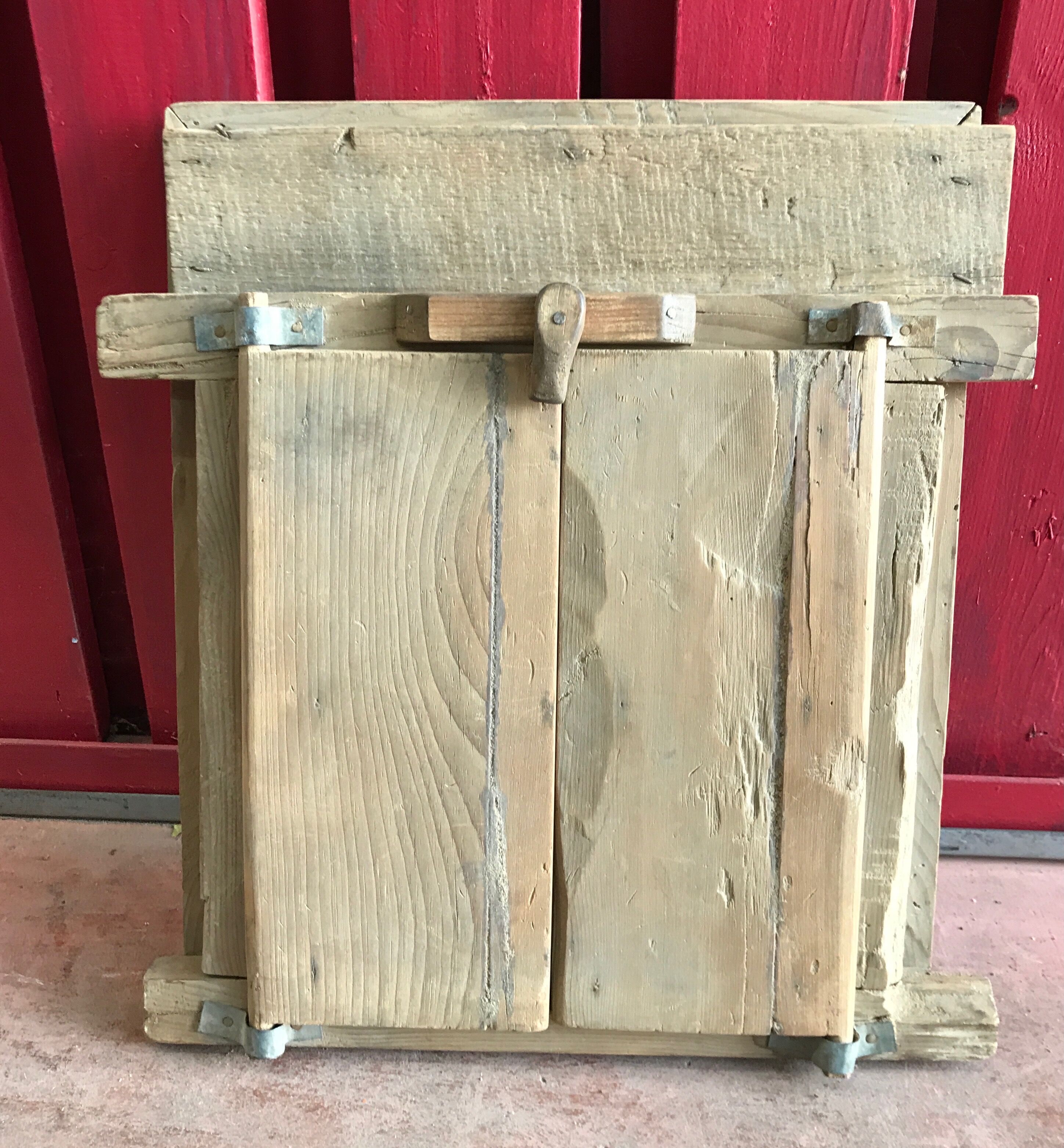 Fenêtre en bois orange, Inde, début XXème