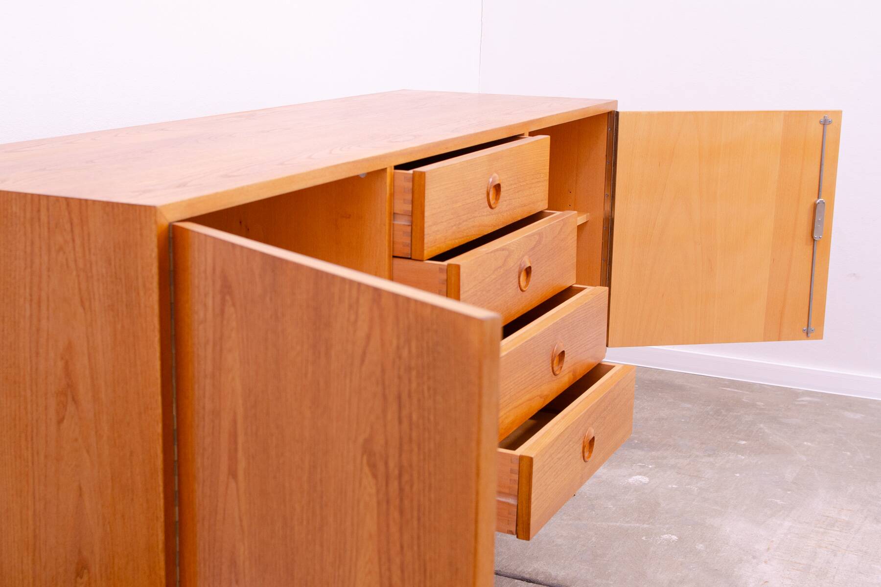 Buffet de style scandinave entièrement restauré par Sedláček & Vyčítal, Tchécoslovaquie, années 1960