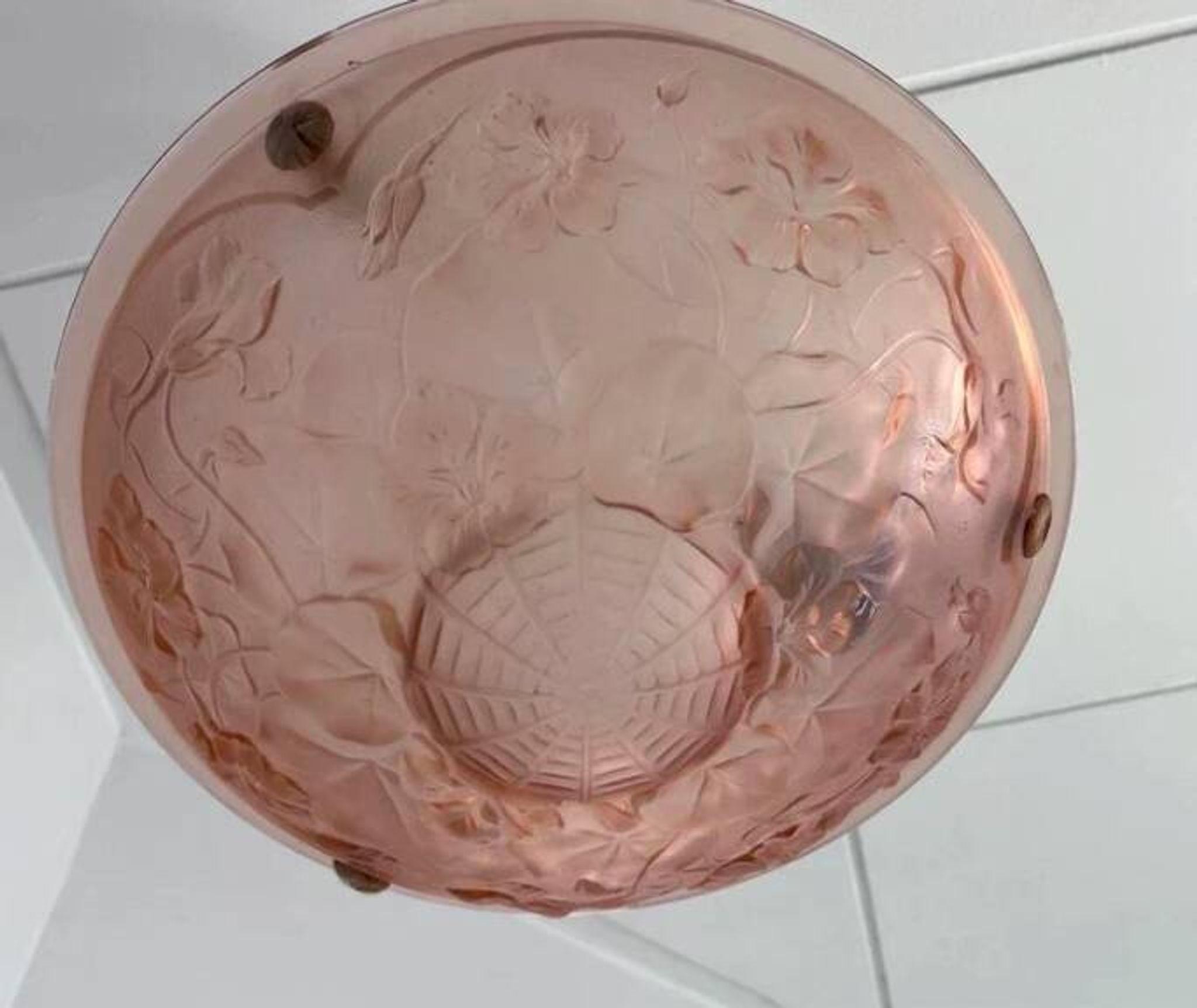 Vasque ancienne Volubilis verre rose cordons tissus Art déco