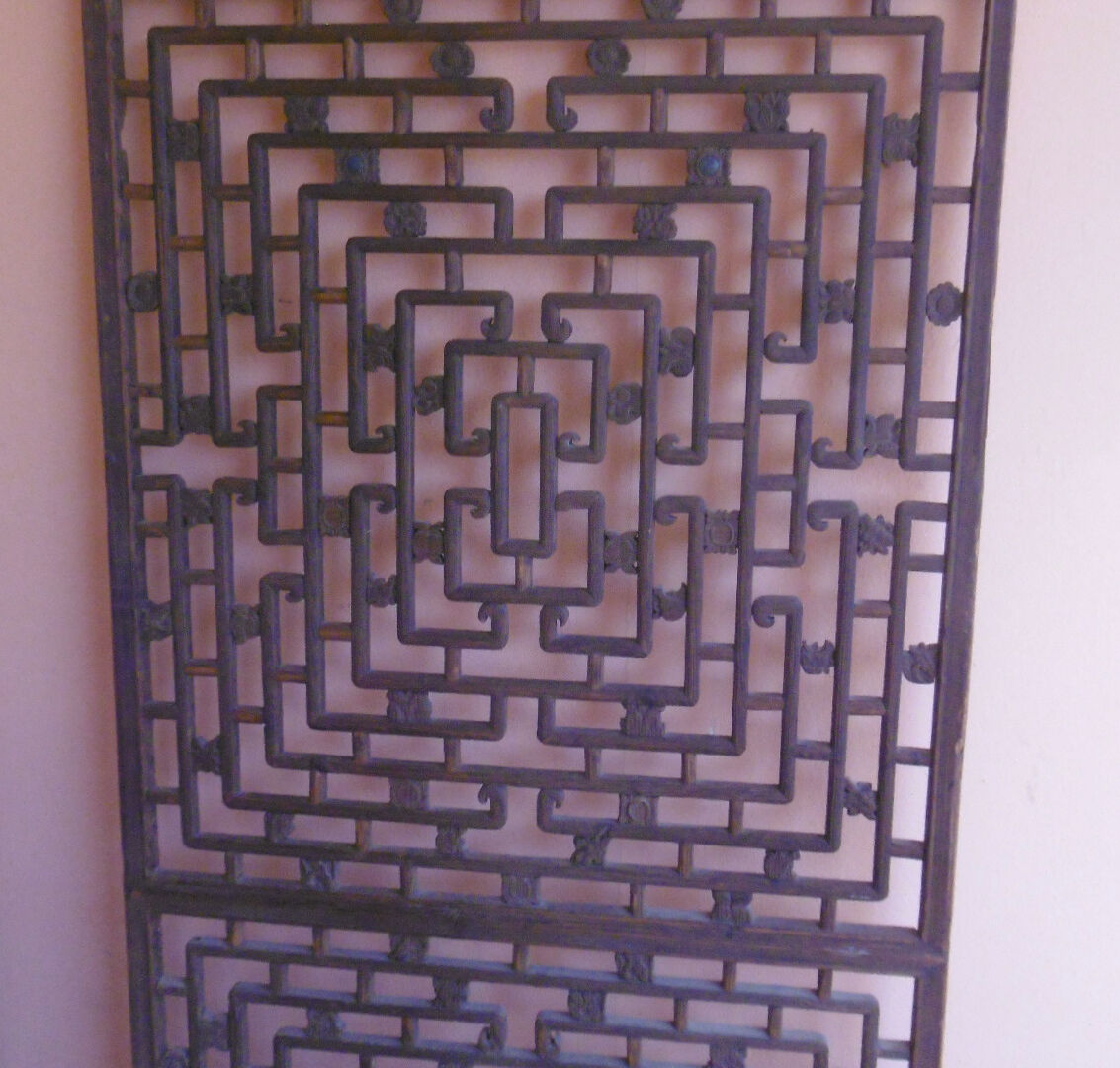 Panneau ancien en bois sculpté de style oriental